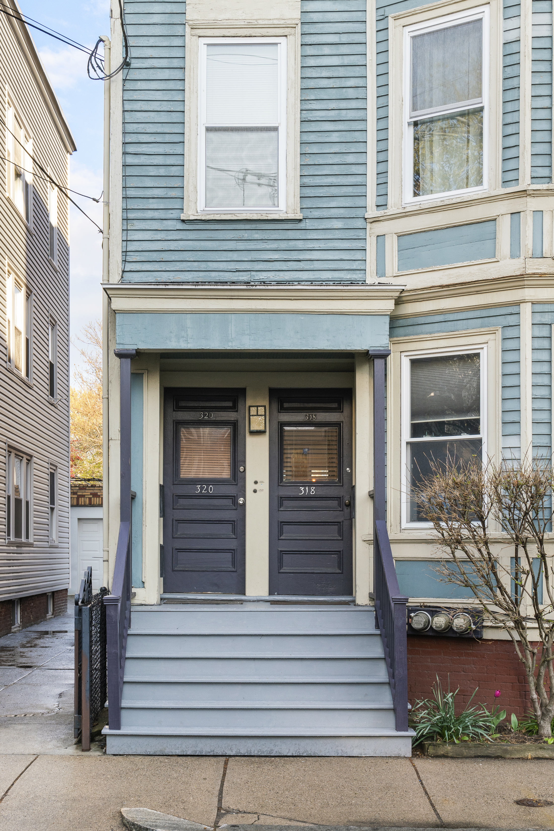 320 Columbia St 3