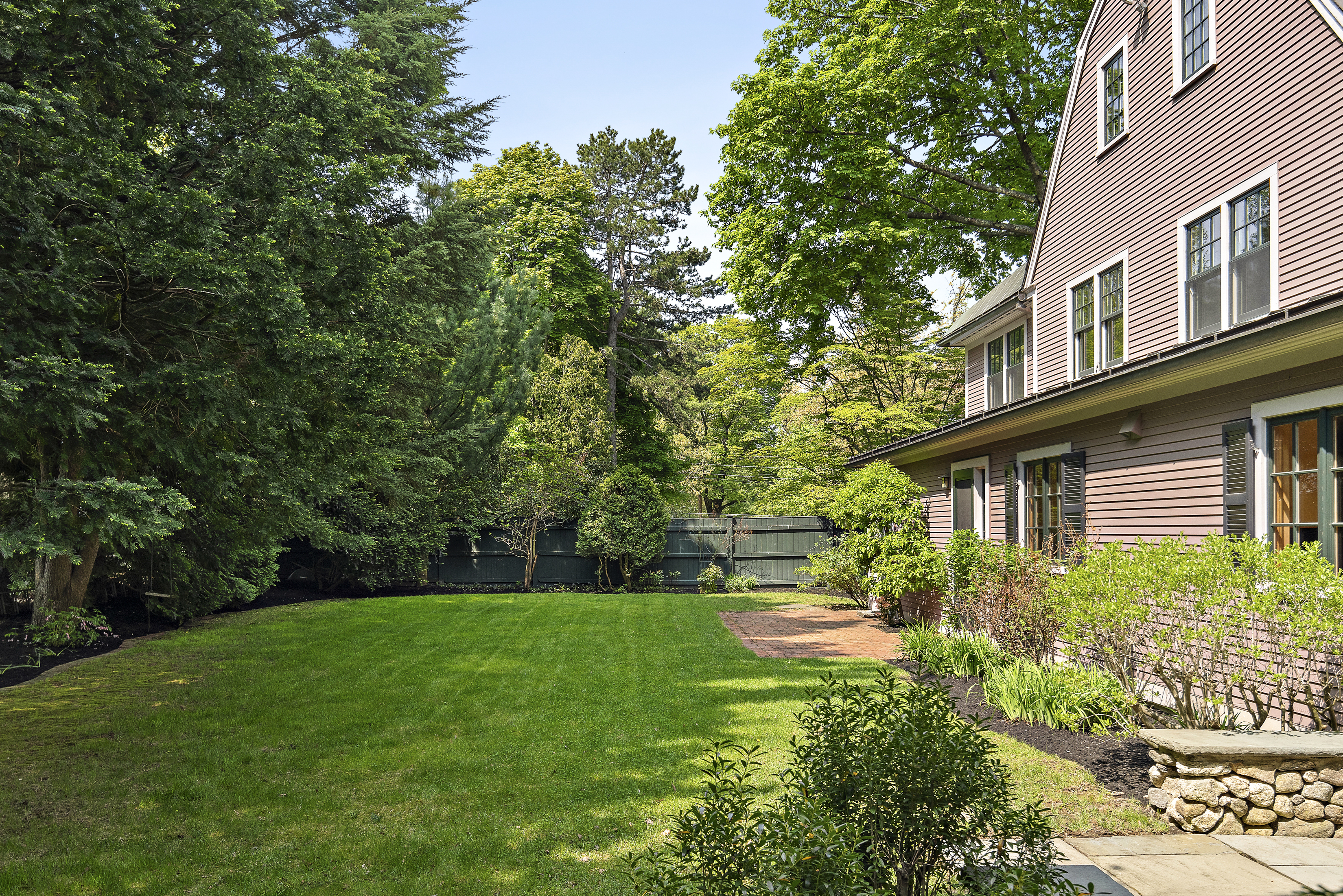 106 Coolidge Hill Rd 