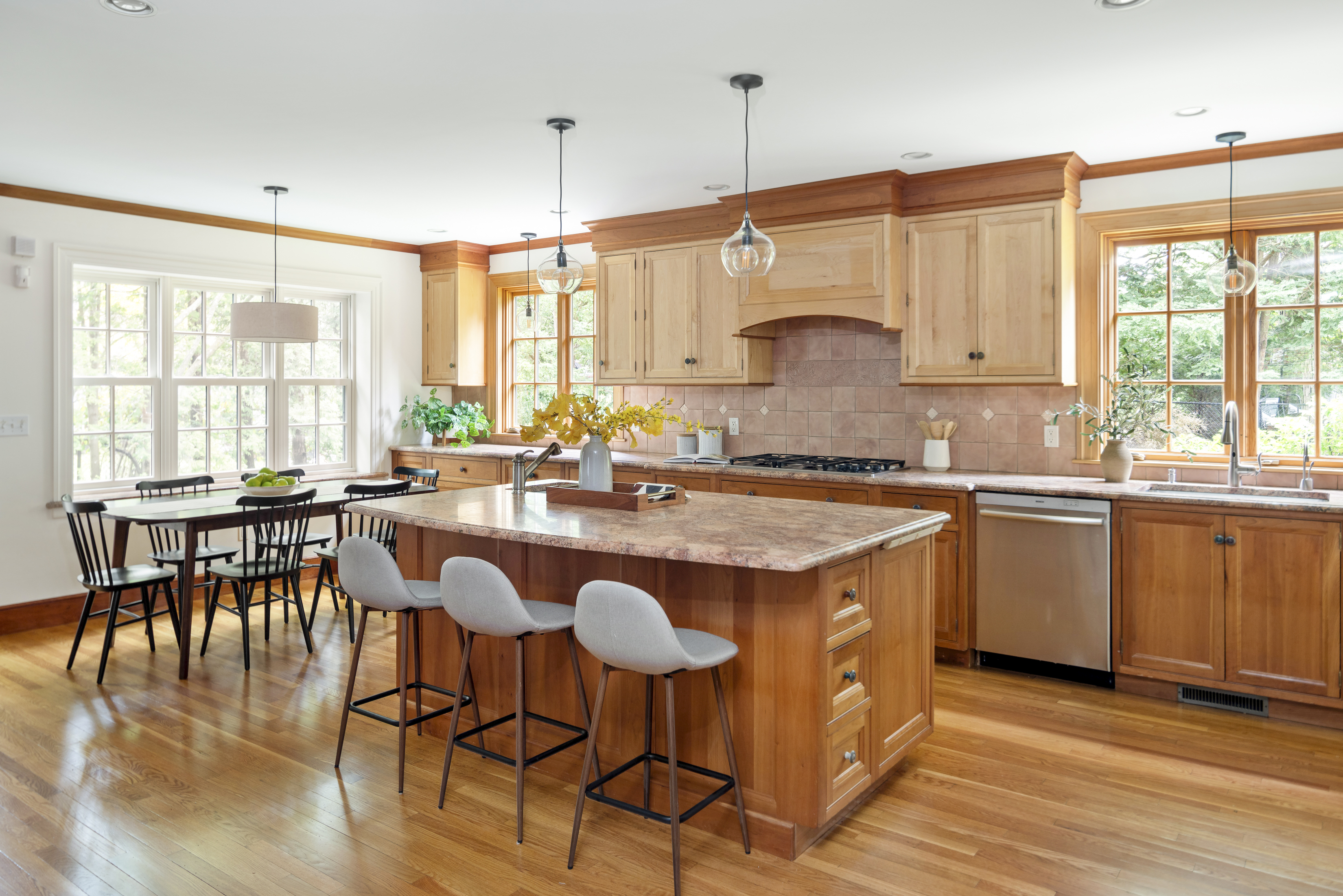 106 Coolidge Hill Rd 