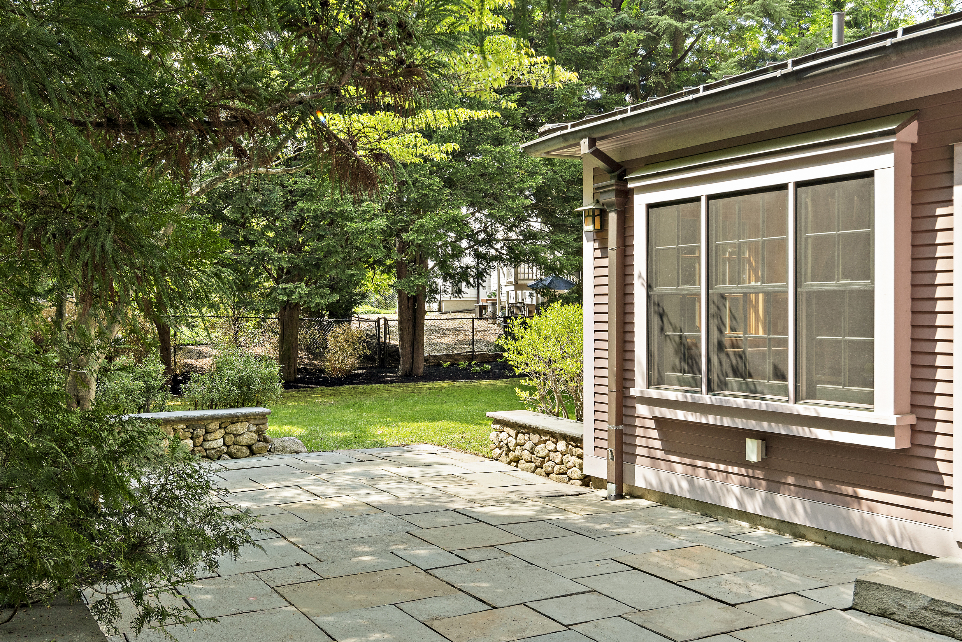 106 Coolidge Hill Rd 