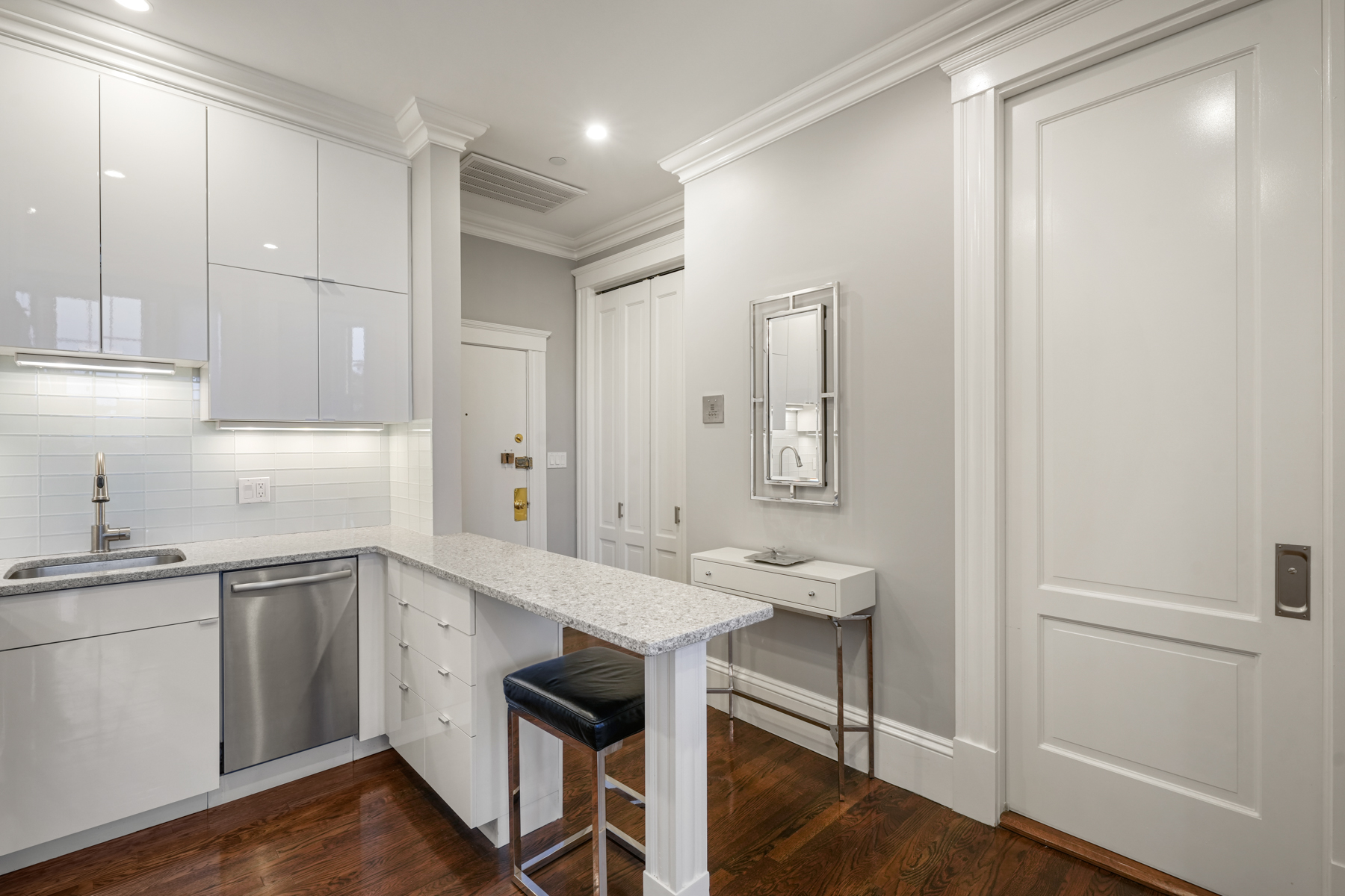 182 Beacon 6
