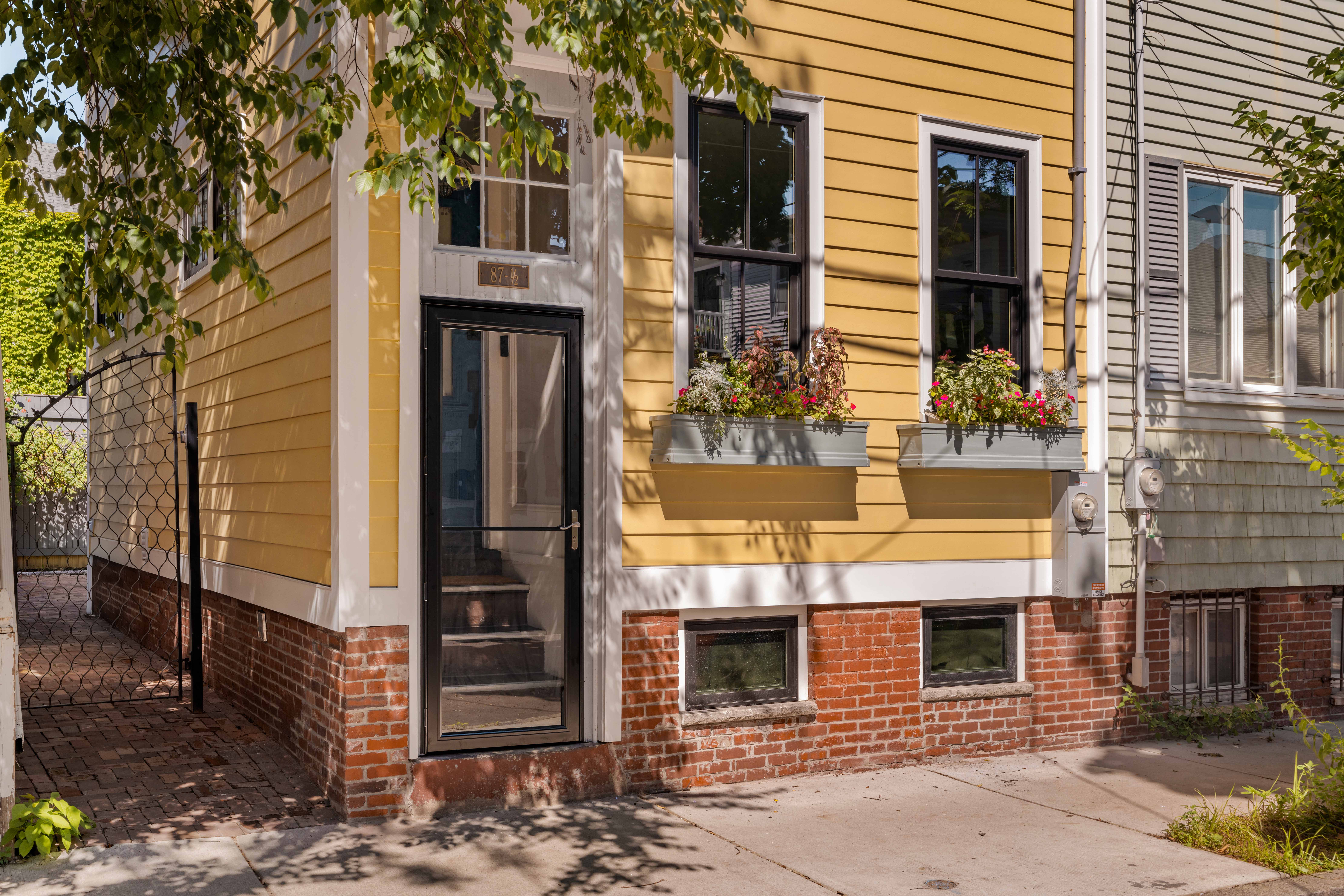 87.5 Sixth Street 