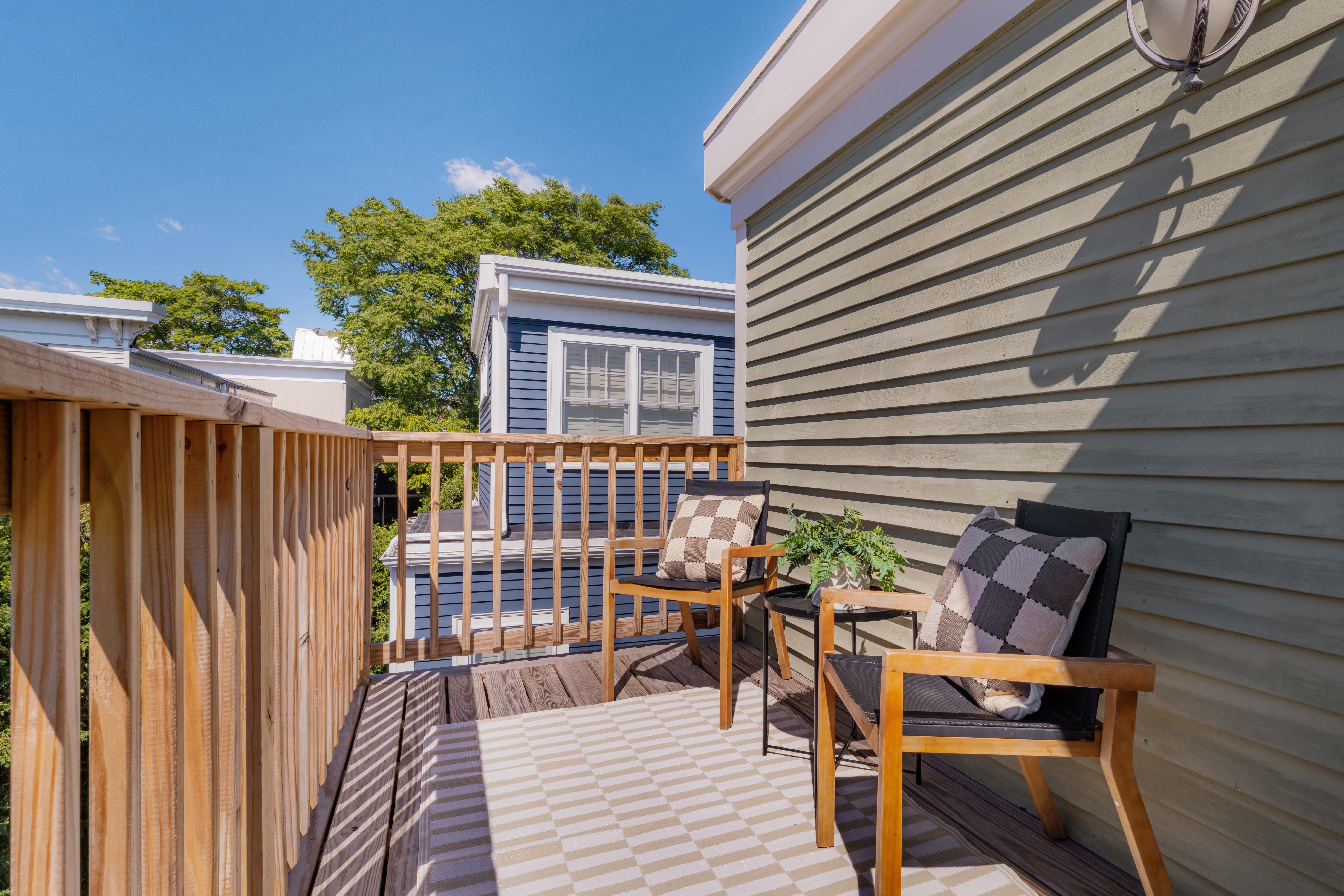 12B Watson St 