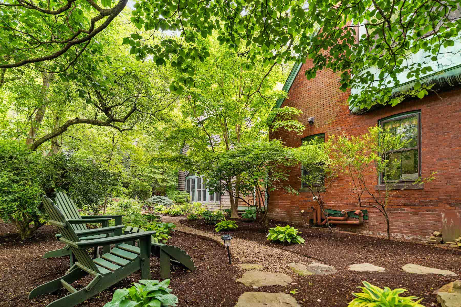 8 Ellsworth Avenue 