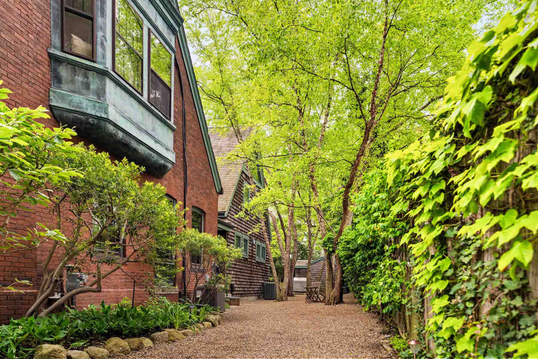8 Ellsworth Avenue 