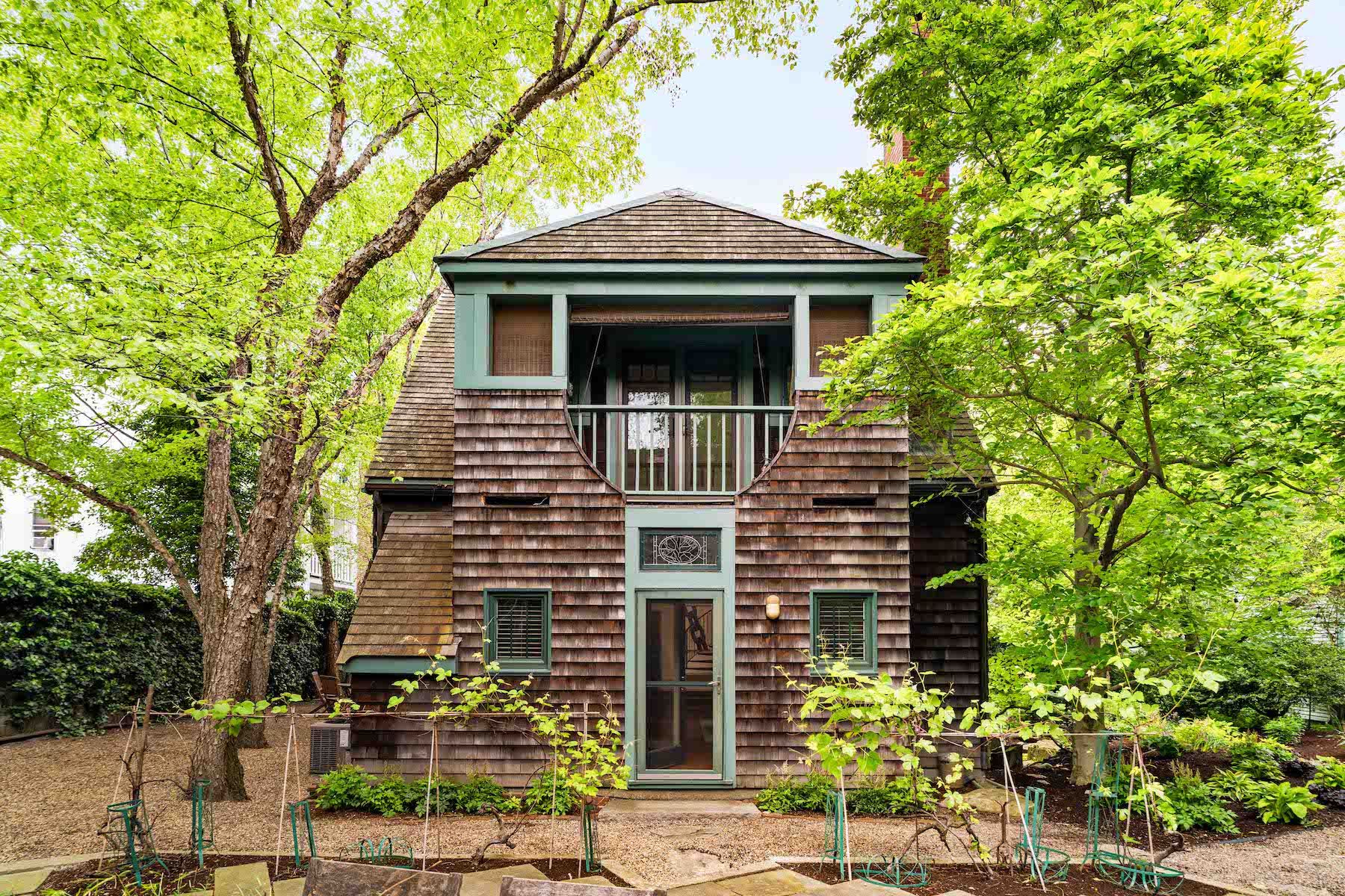 8 Ellsworth Avenue 
