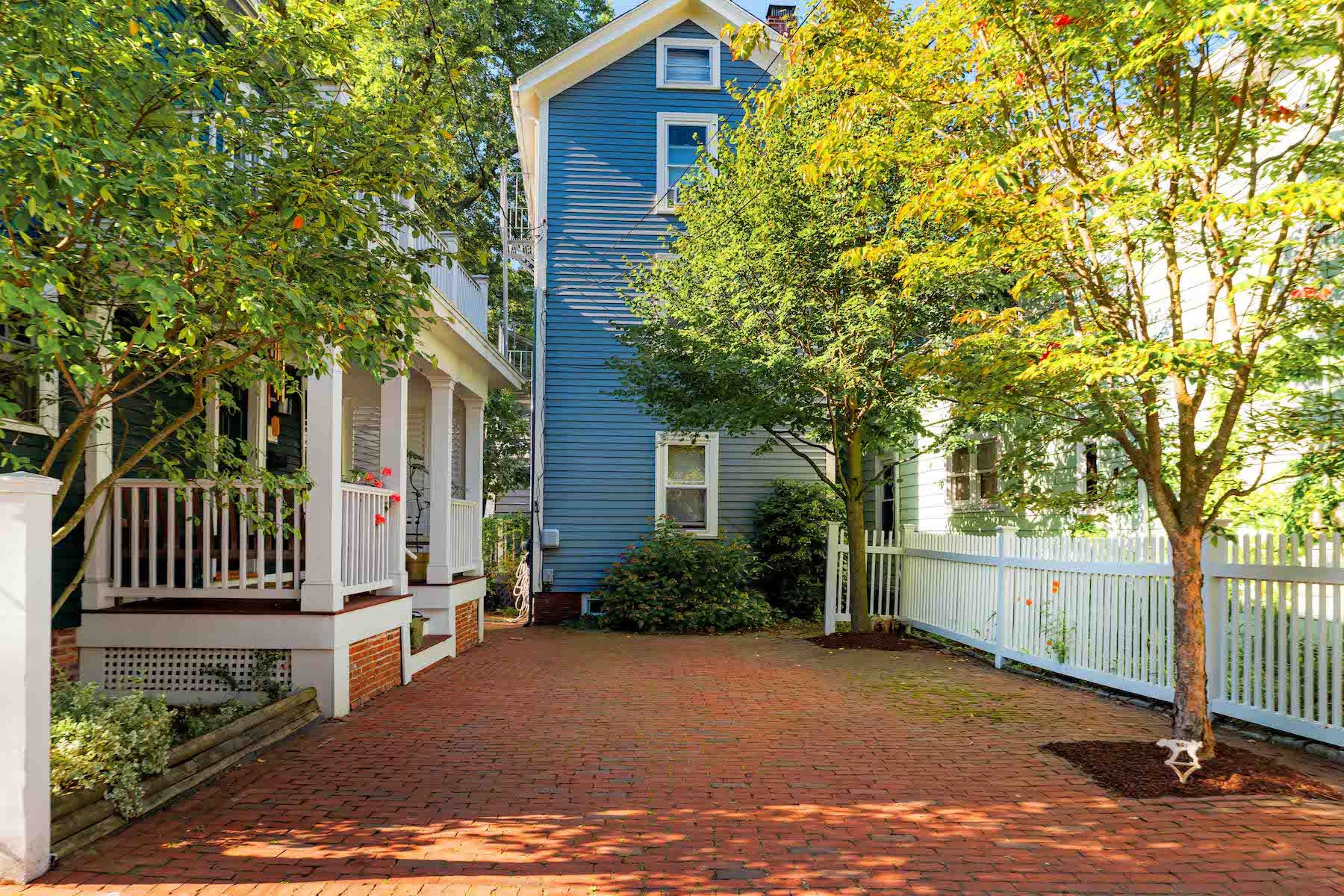 498 Franklin Street 