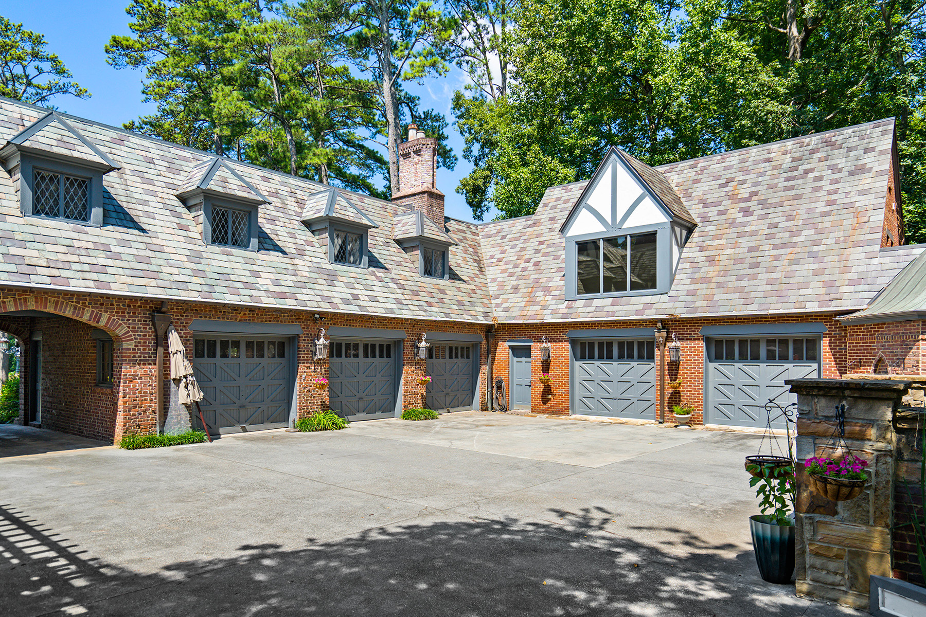 65 Valley Road NW
