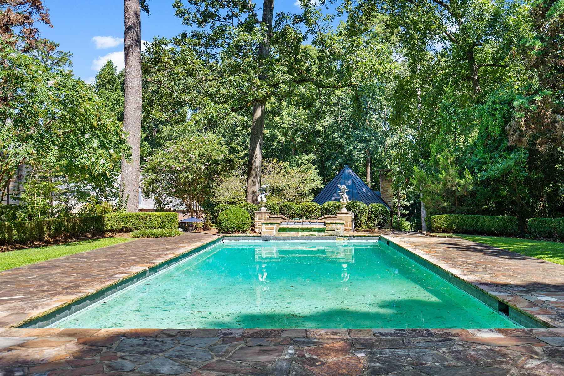65 Valley Road NW