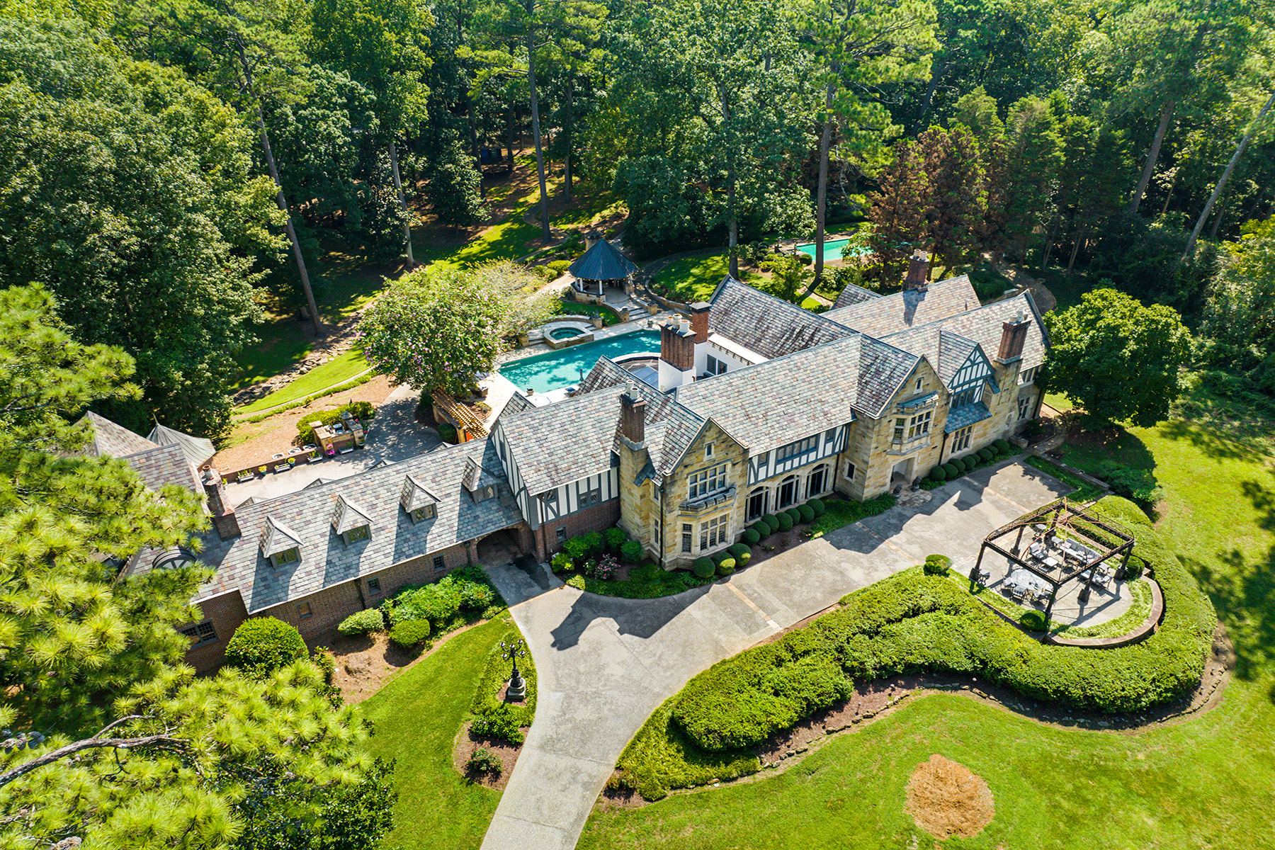65 Valley Road NW