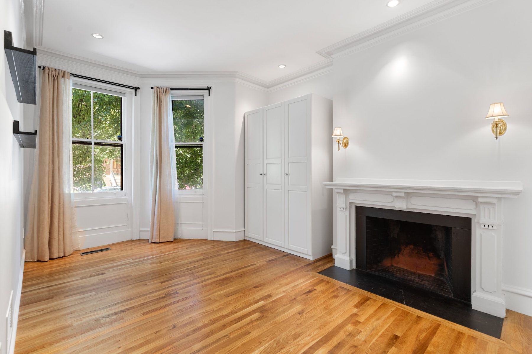 241 Beacon St 1
