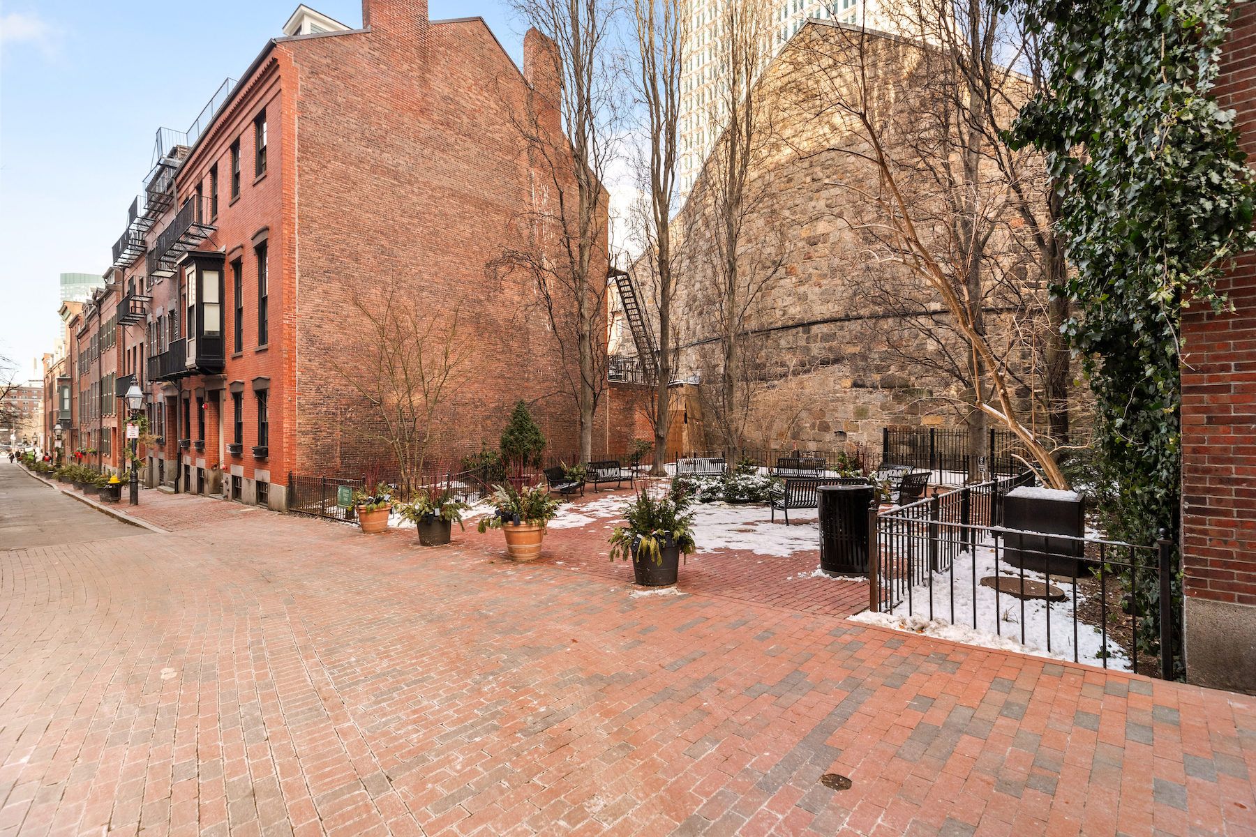 54 Temple St 1