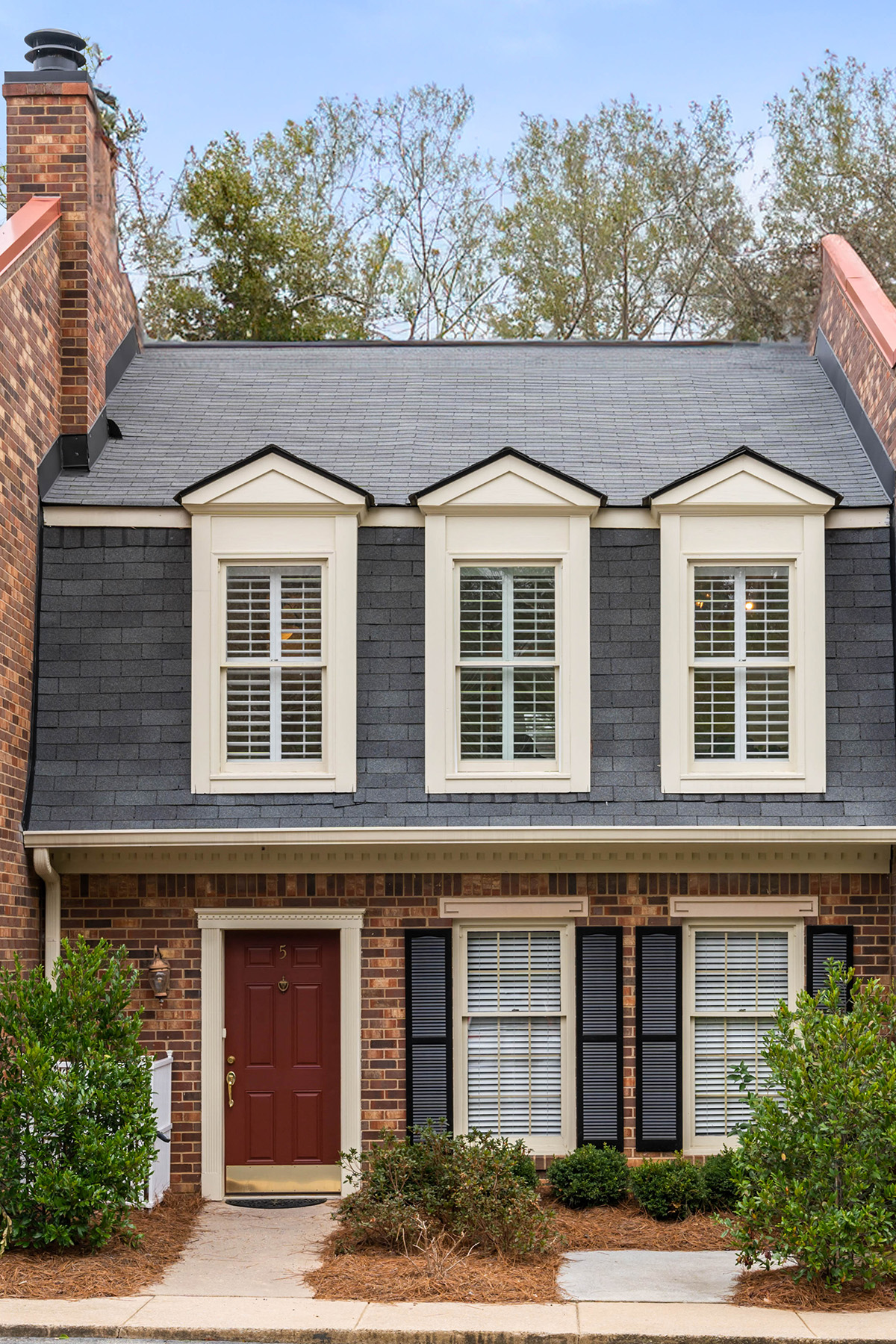 5 Walden Walk NE