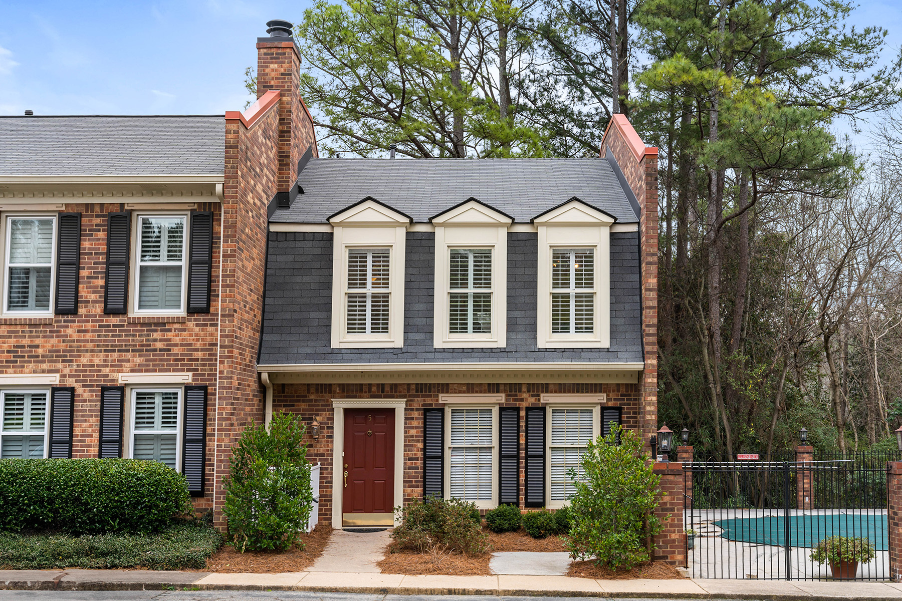 5 Walden Walk NE
