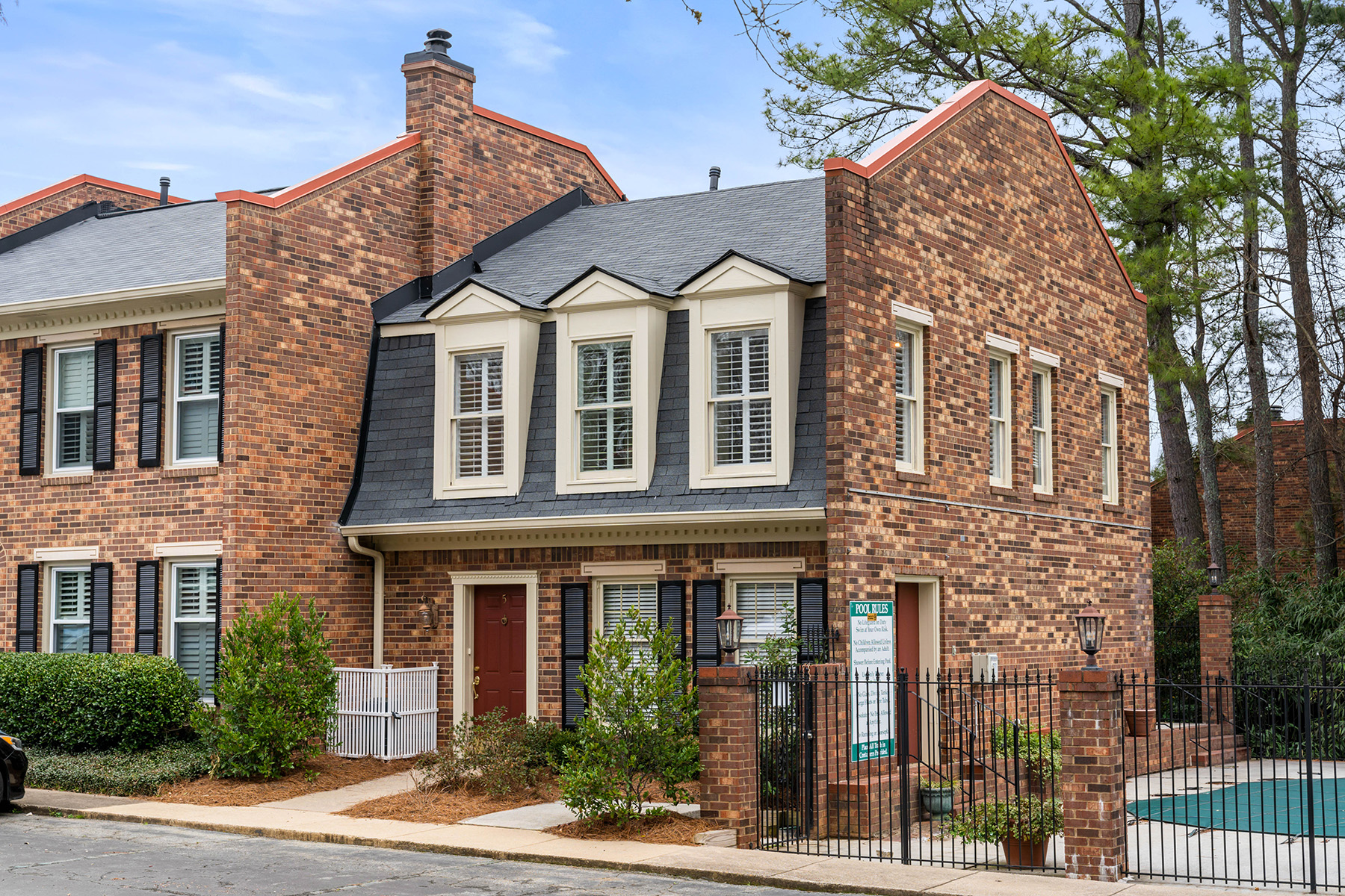 5 Walden Walk NE