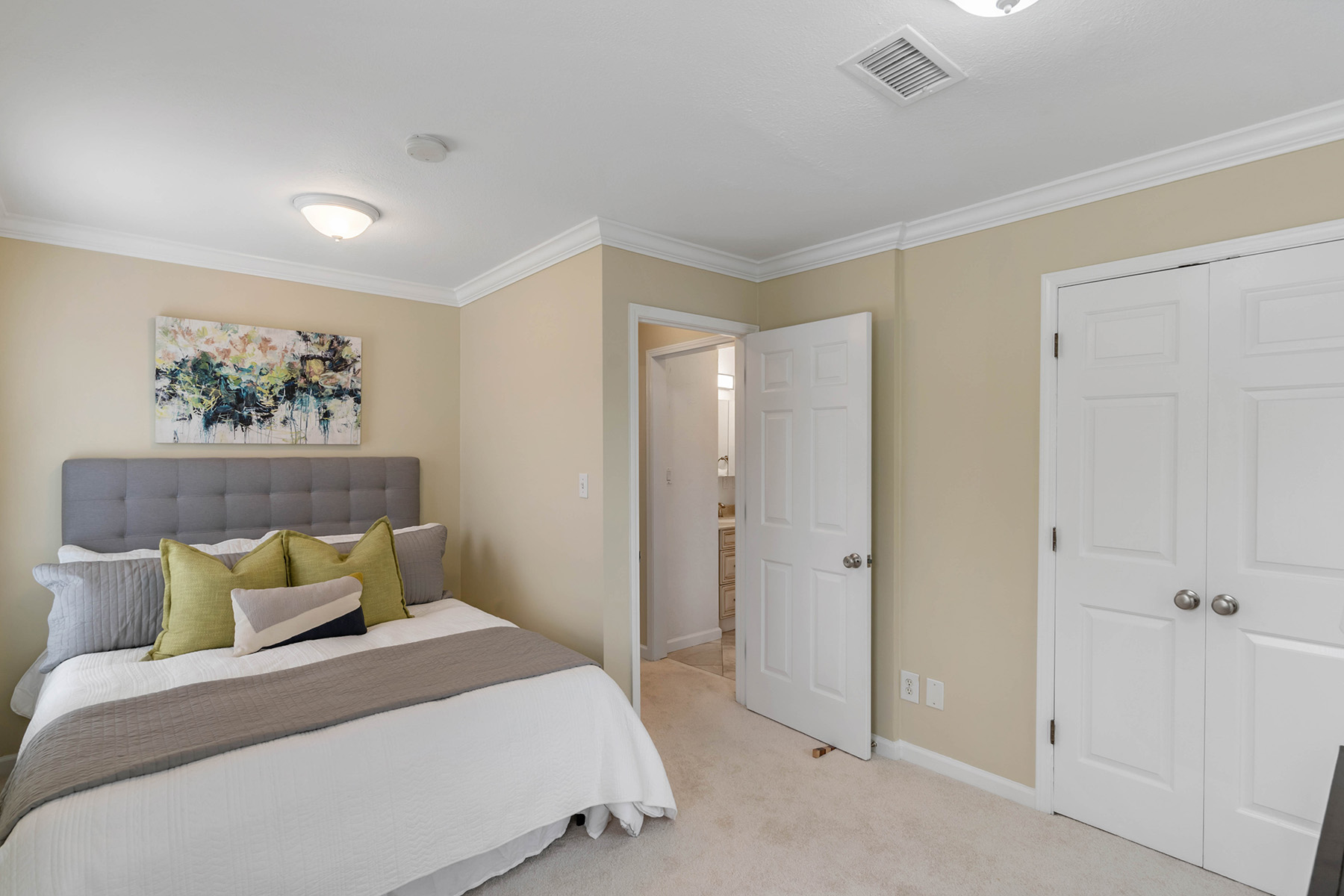 5 Walden Walk NE