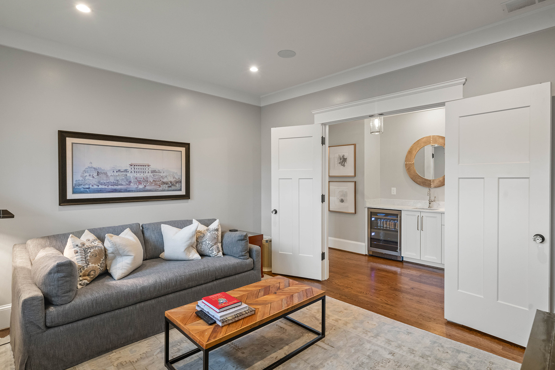 230 Peachtree Circle NE