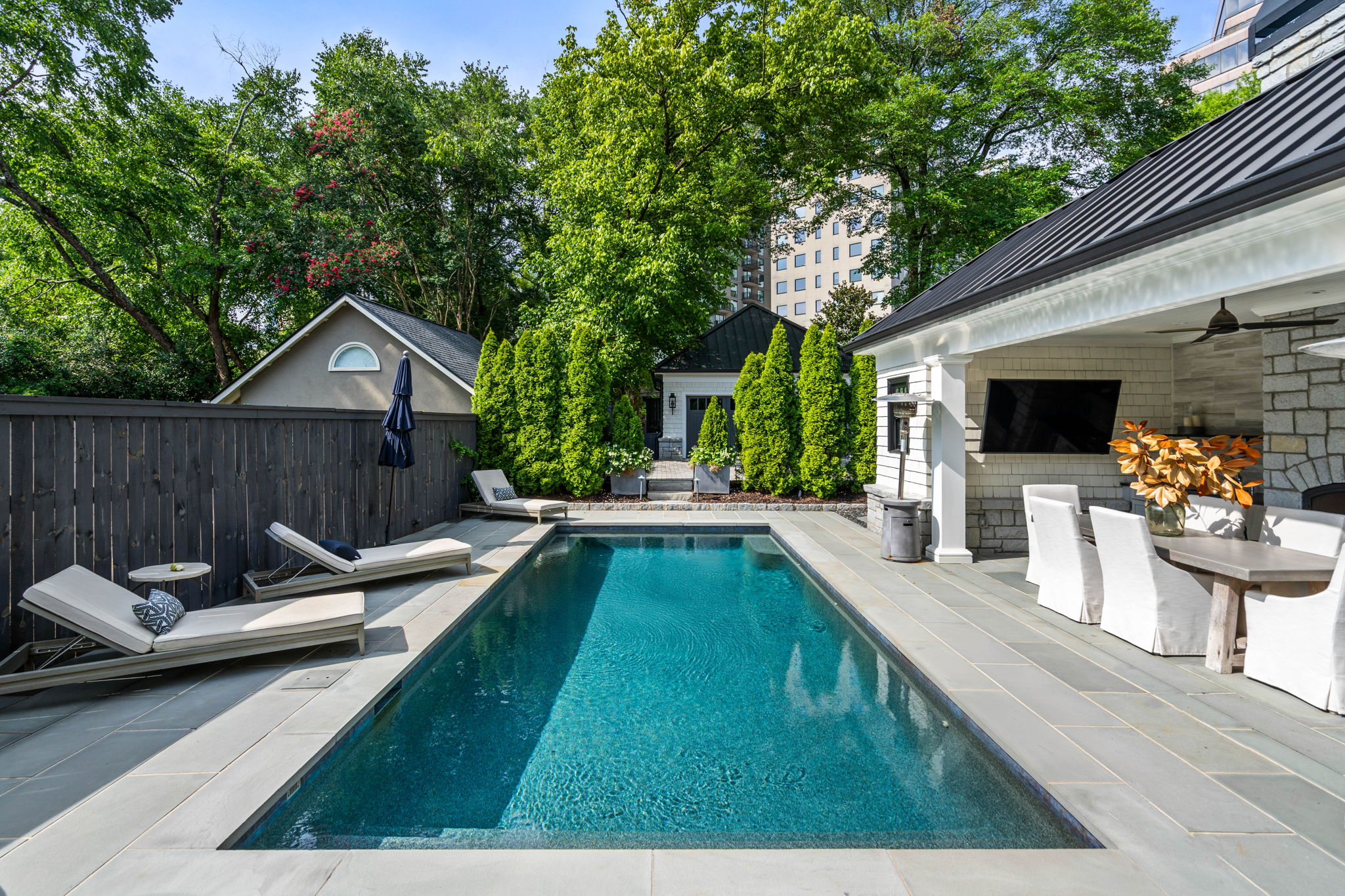 230 Peachtree Circle NE