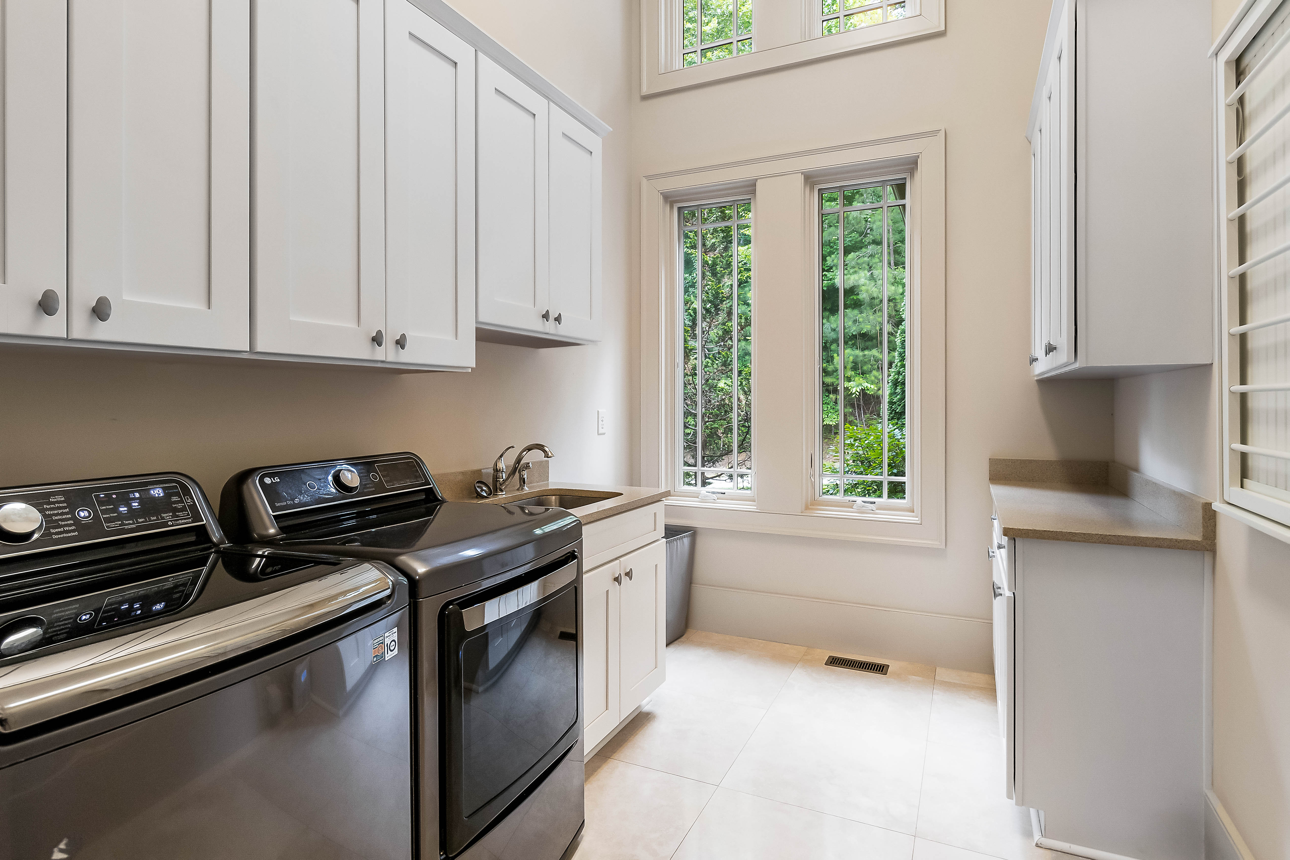 933 Altamira Lane