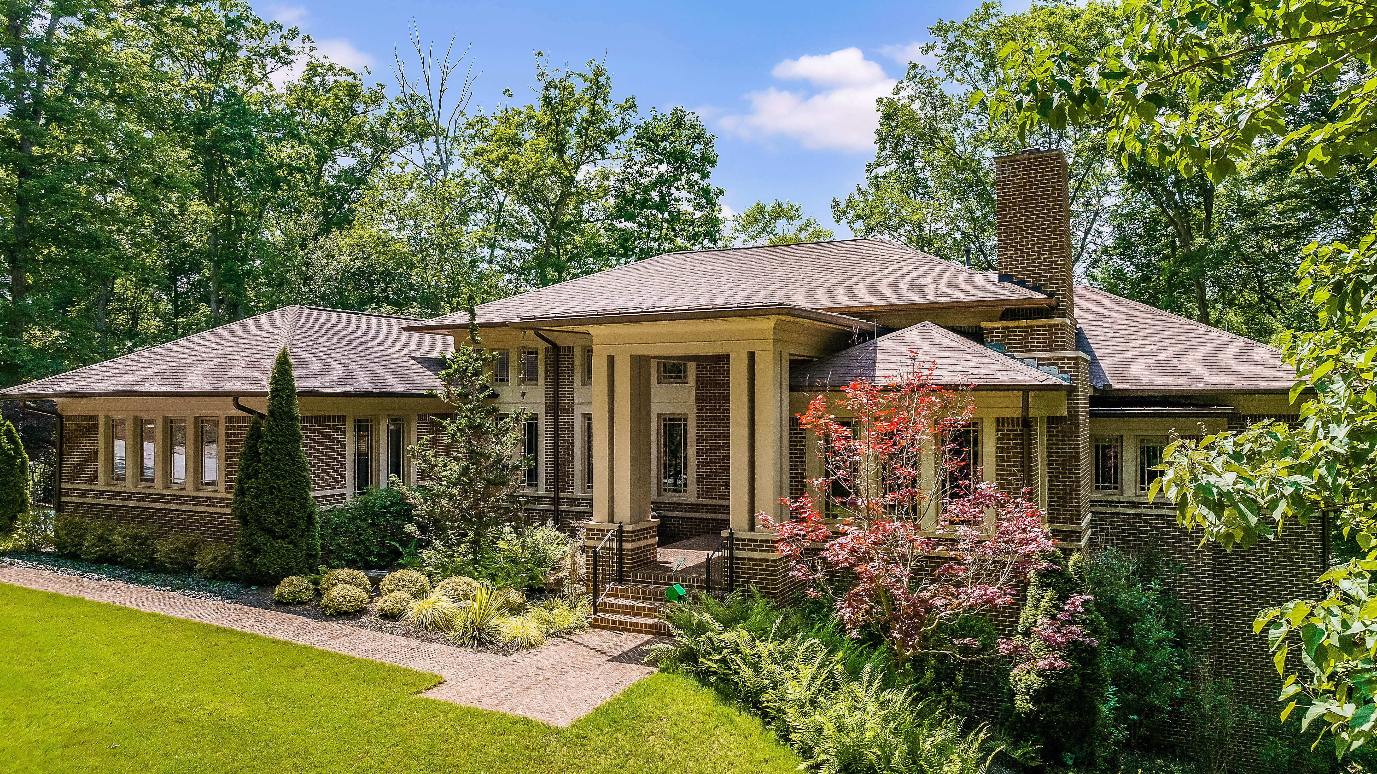 933 Altamira Lane
