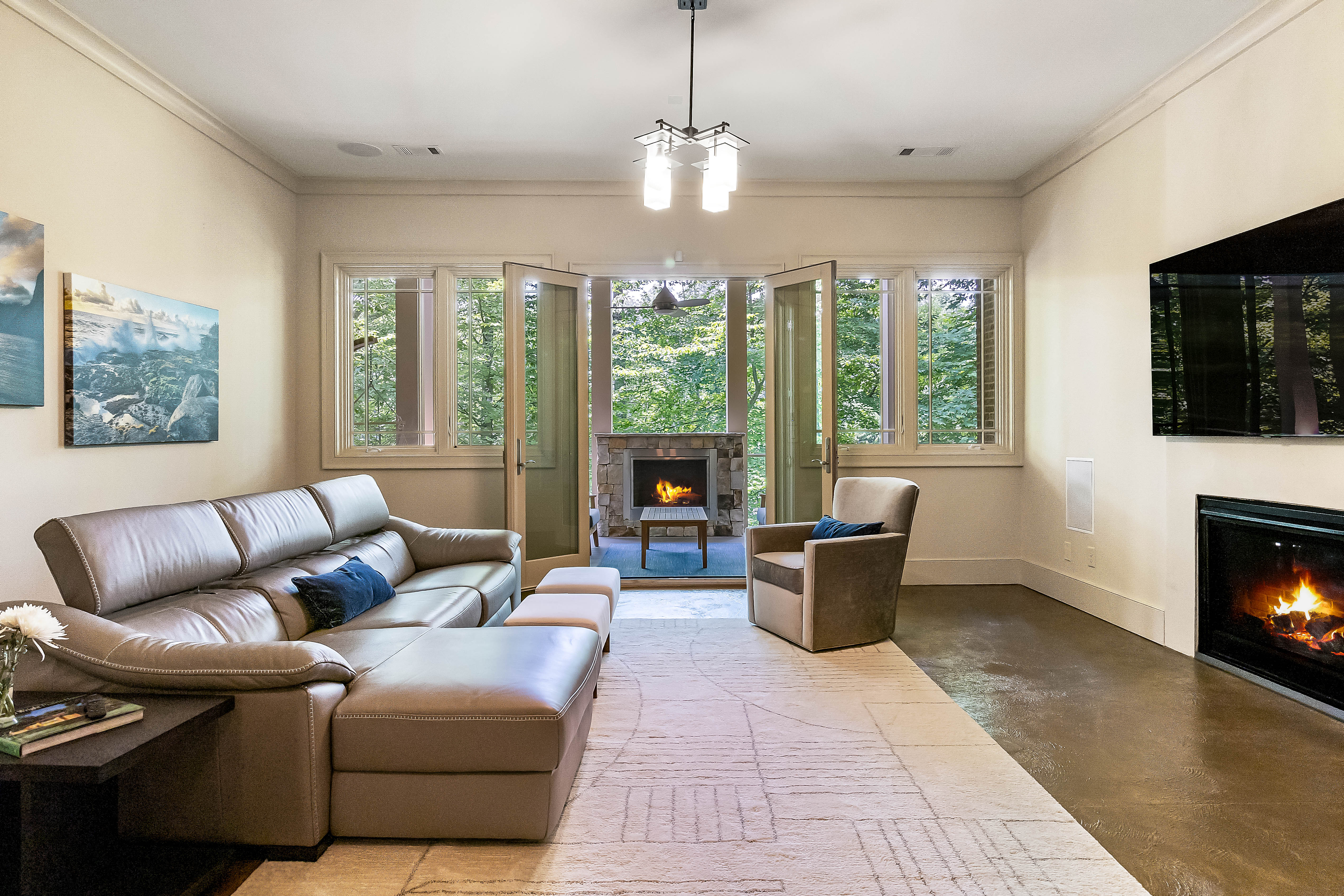 933 Altamira Lane