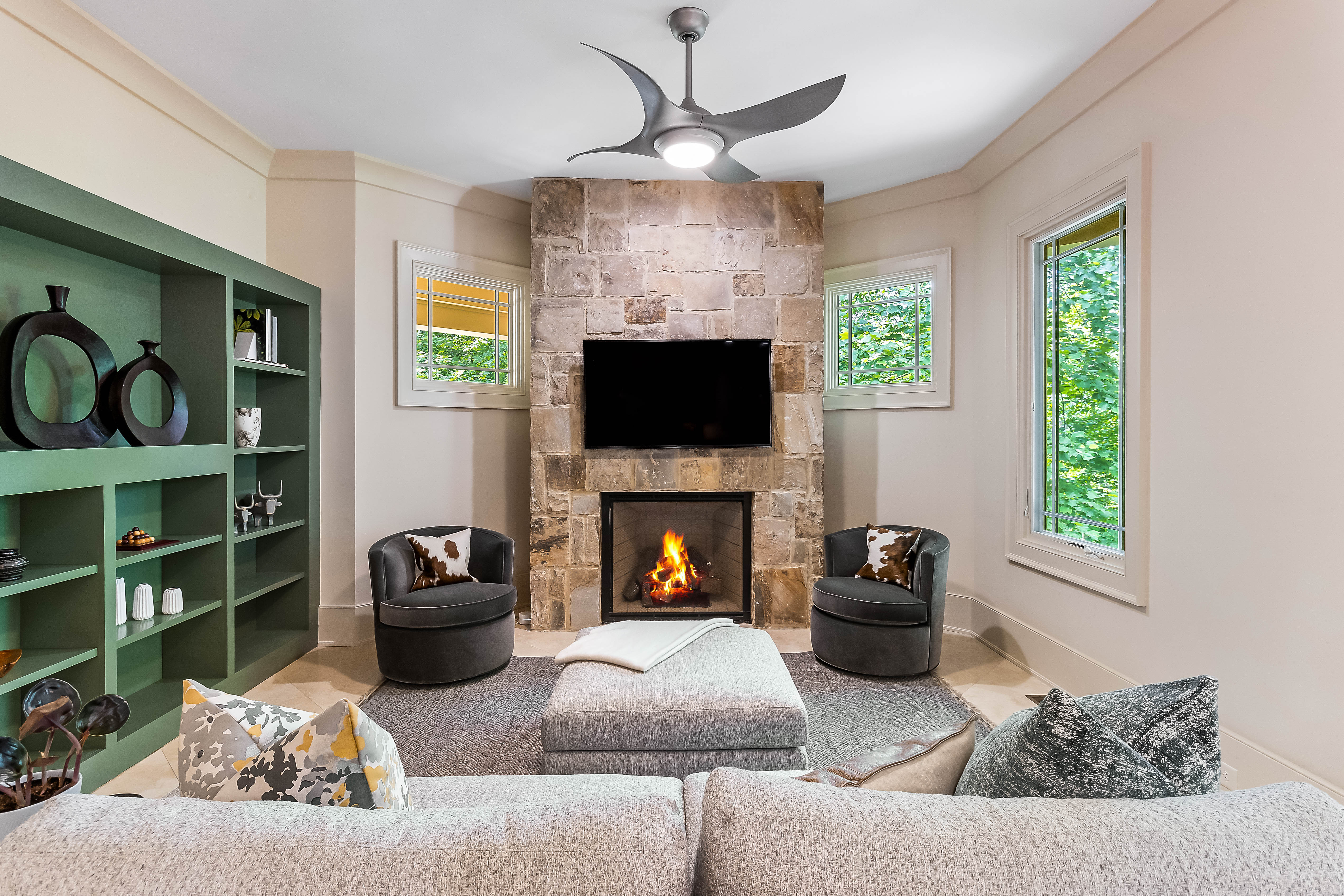933 Altamira Lane