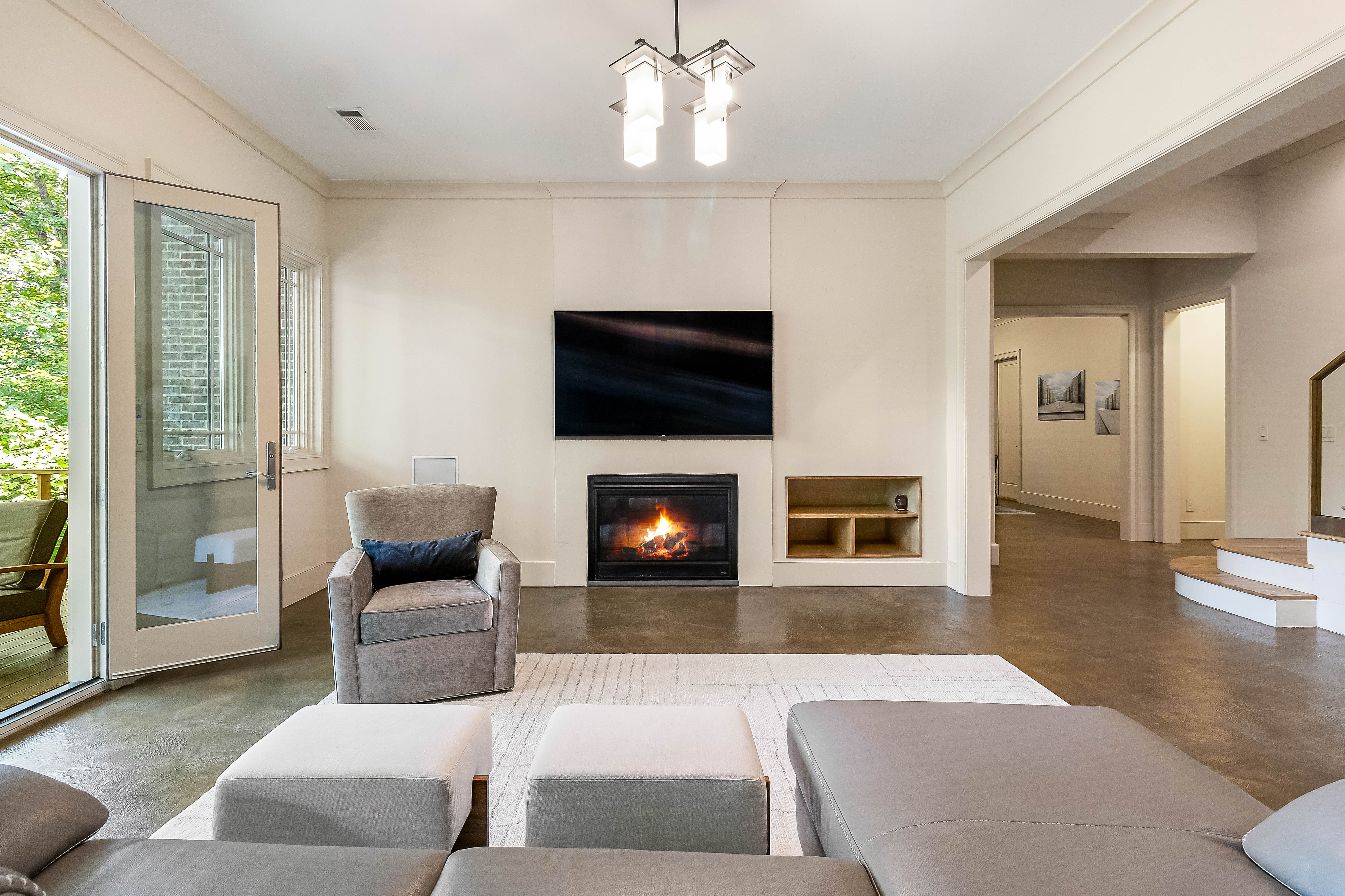933 Altamira Lane