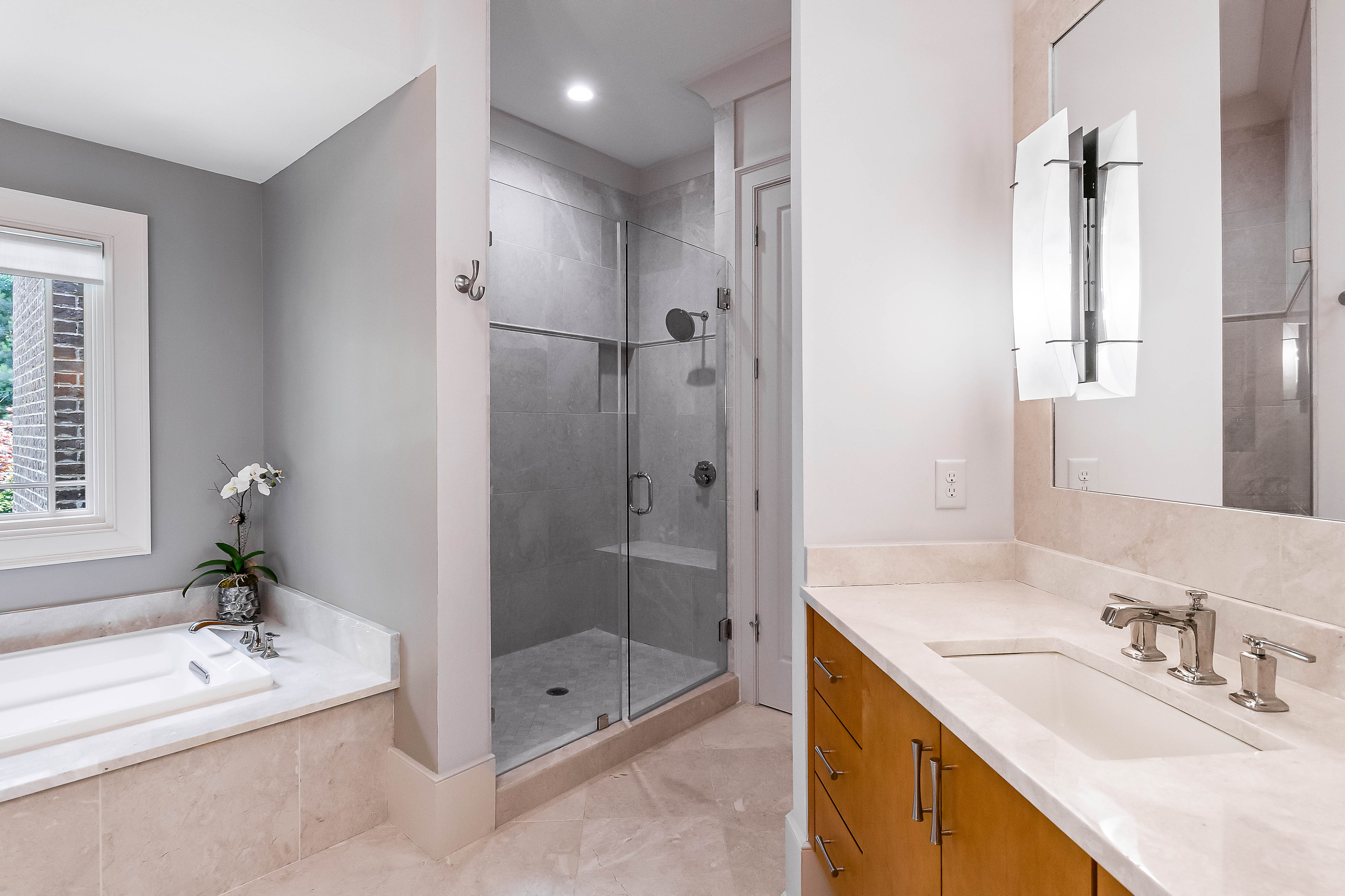 933 Altamira Lane