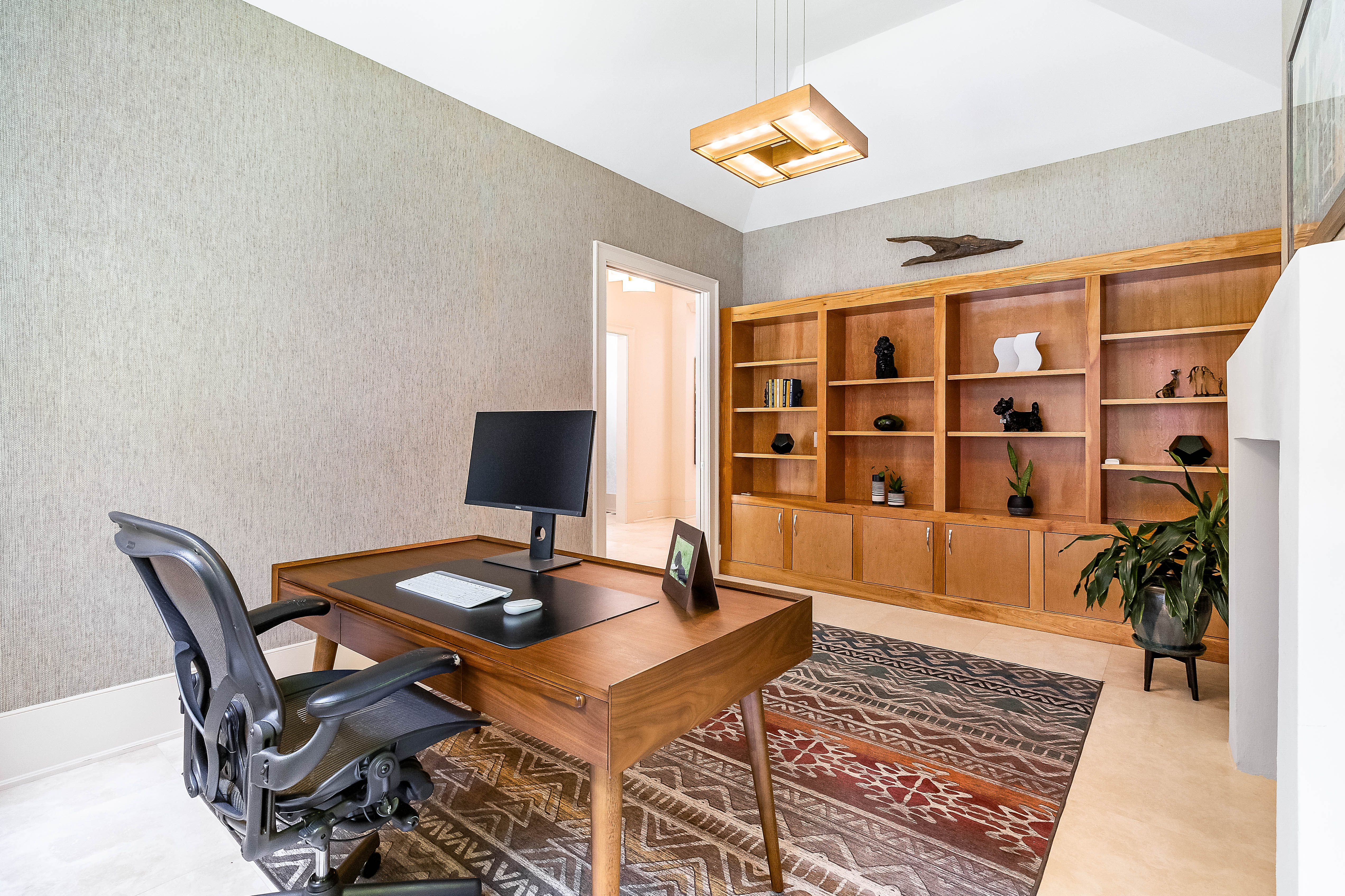 933 Altamira Lane