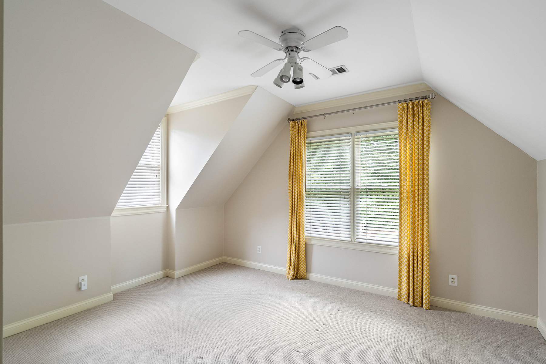 146 Robin Road SE