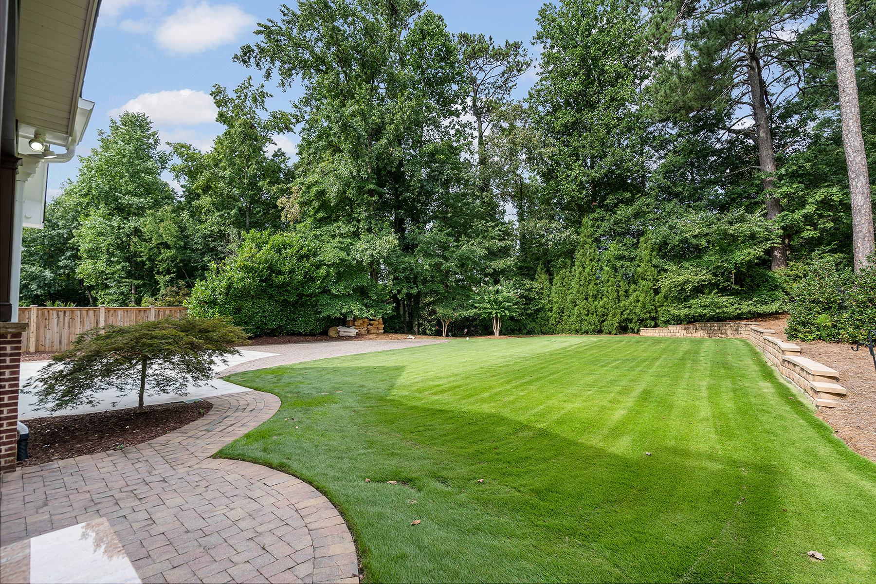 146 Robin Road SE