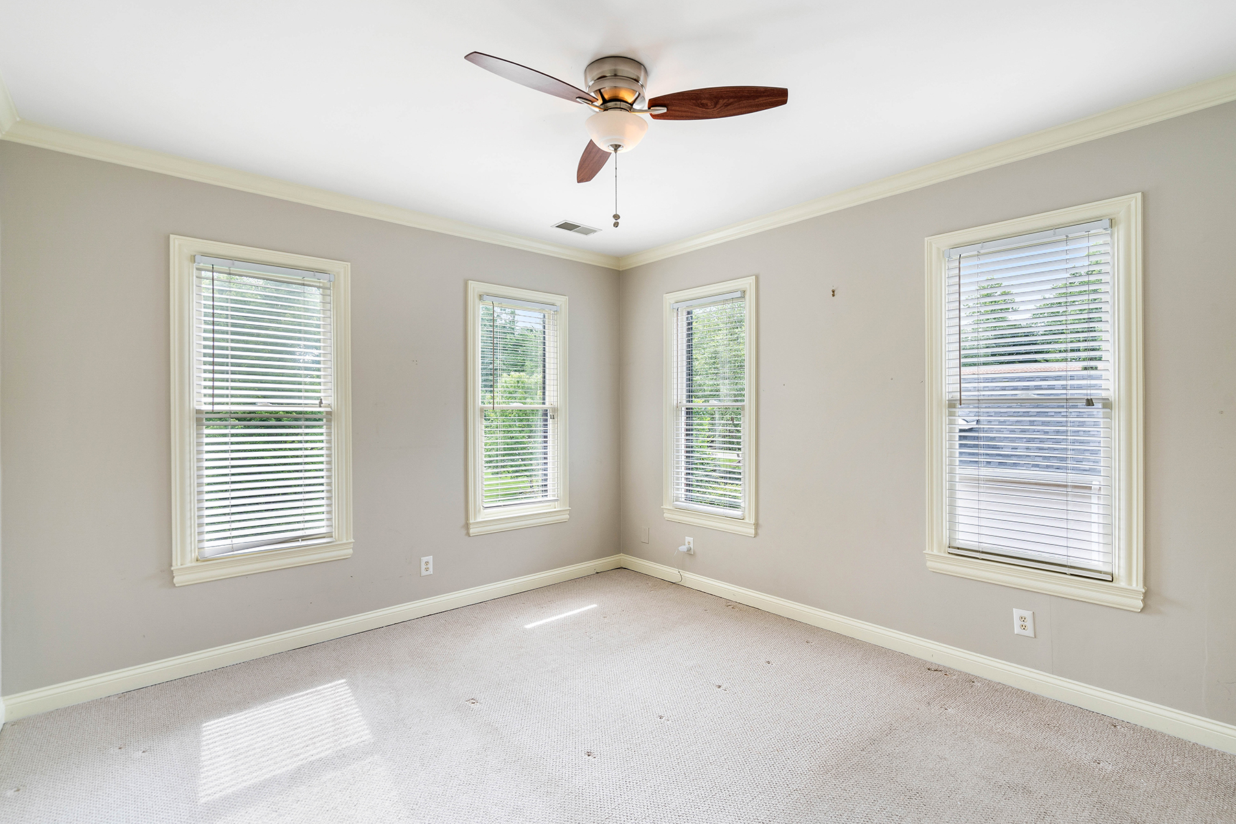 146 Robin Road SE