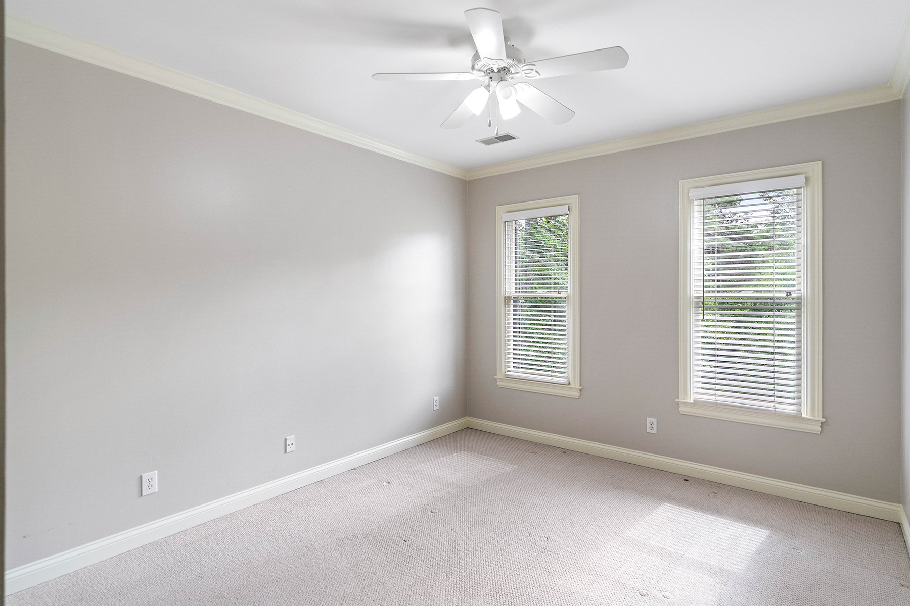 146 Robin Road SE