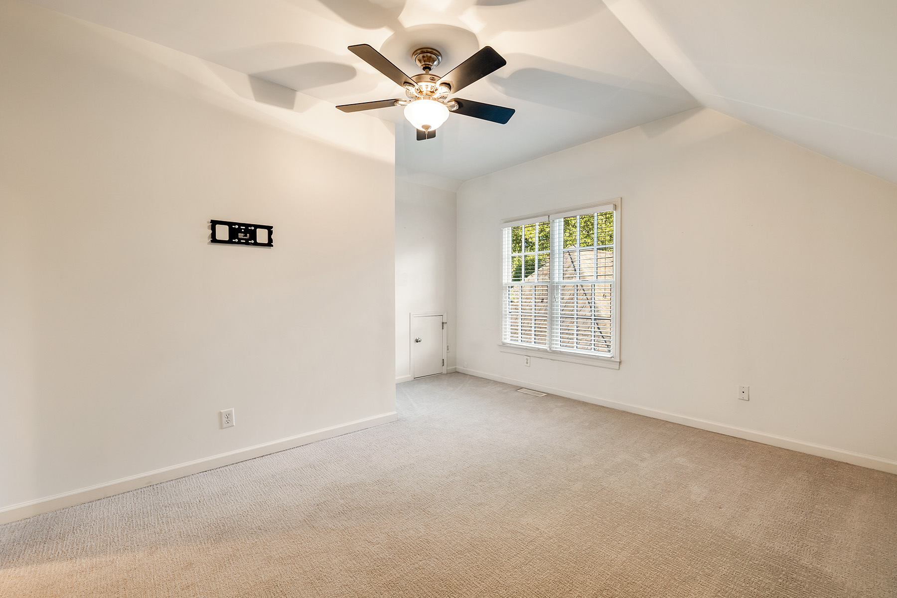 3678 Kingsboro Road NE