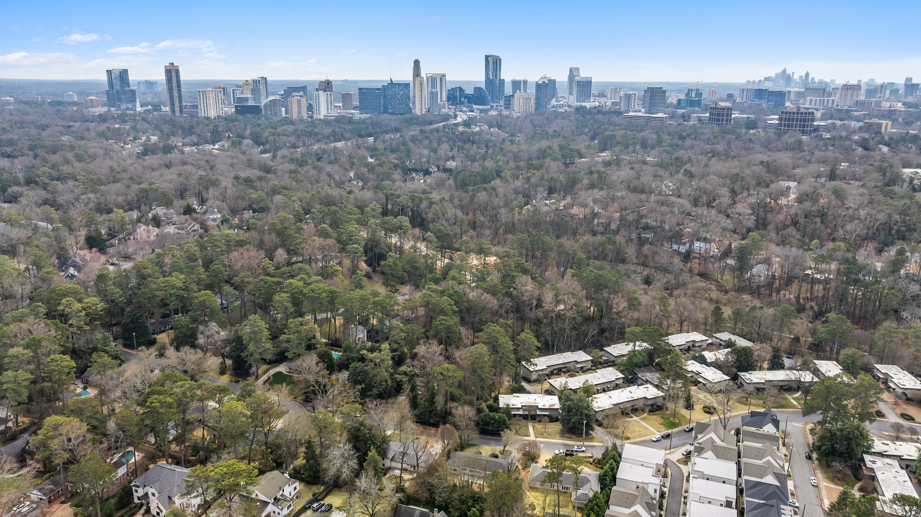 348 Lakemoore Drive NE