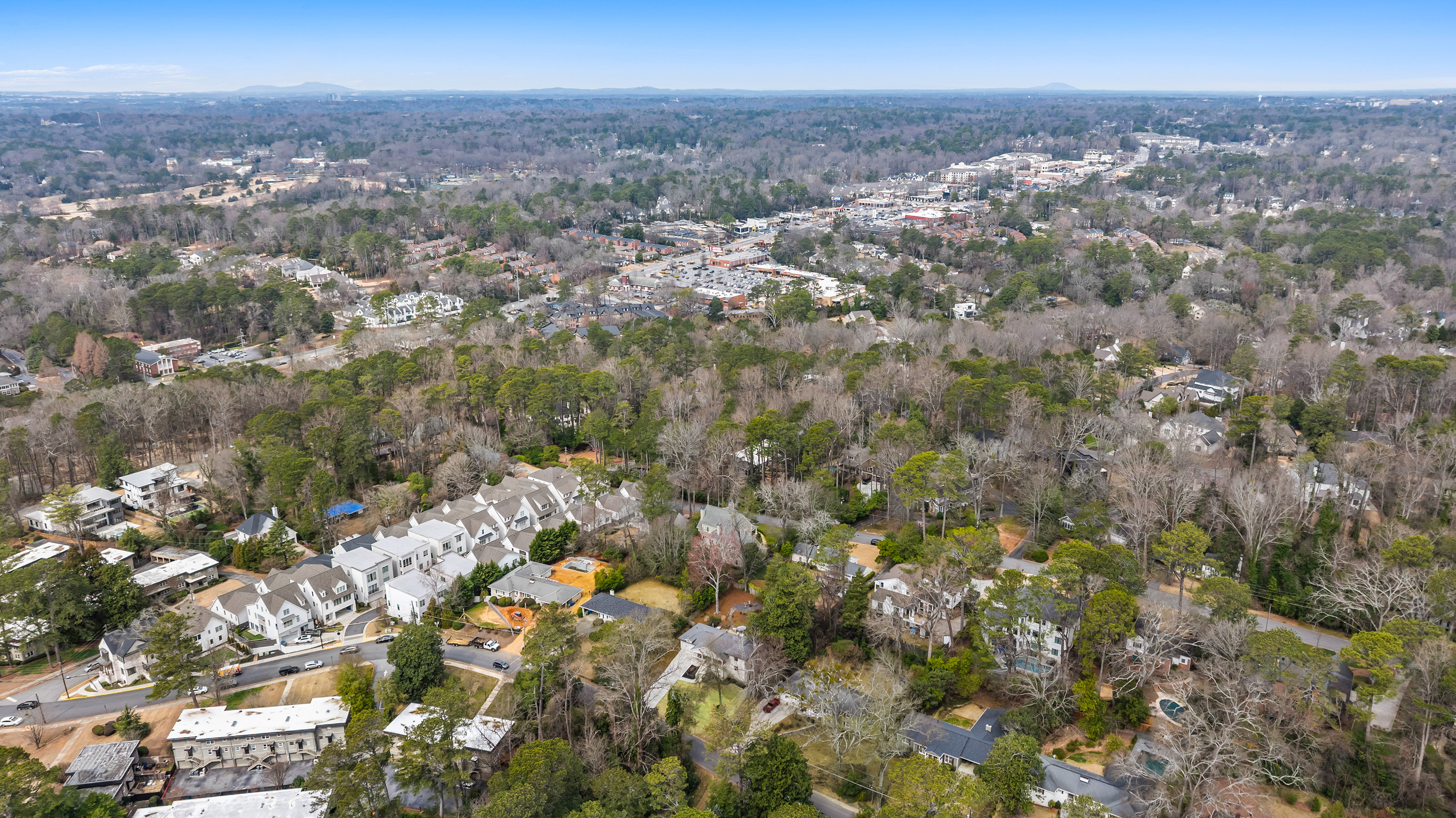 348 Lakemoore Drive NE