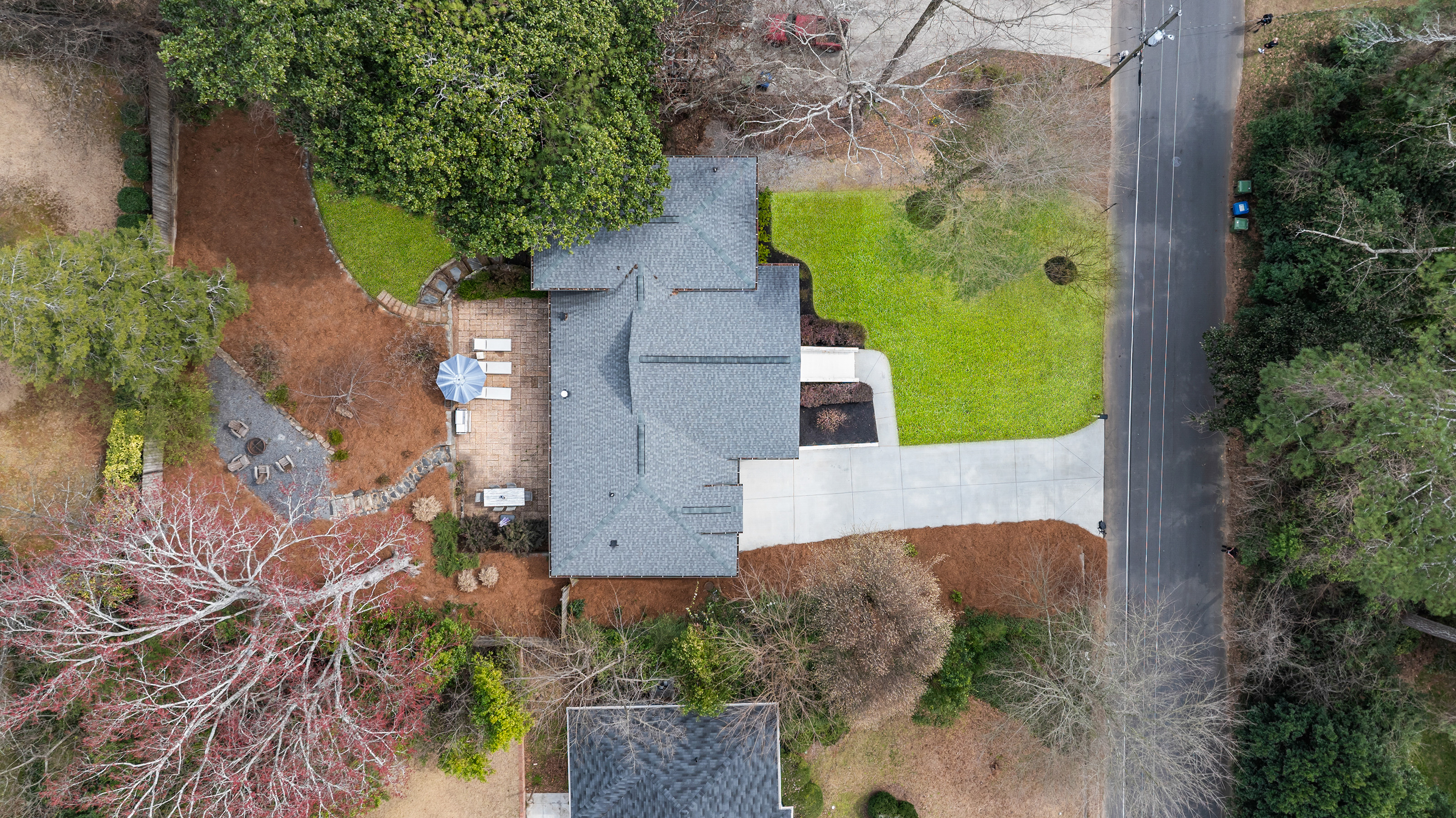 348 Lakemoore Drive NE
