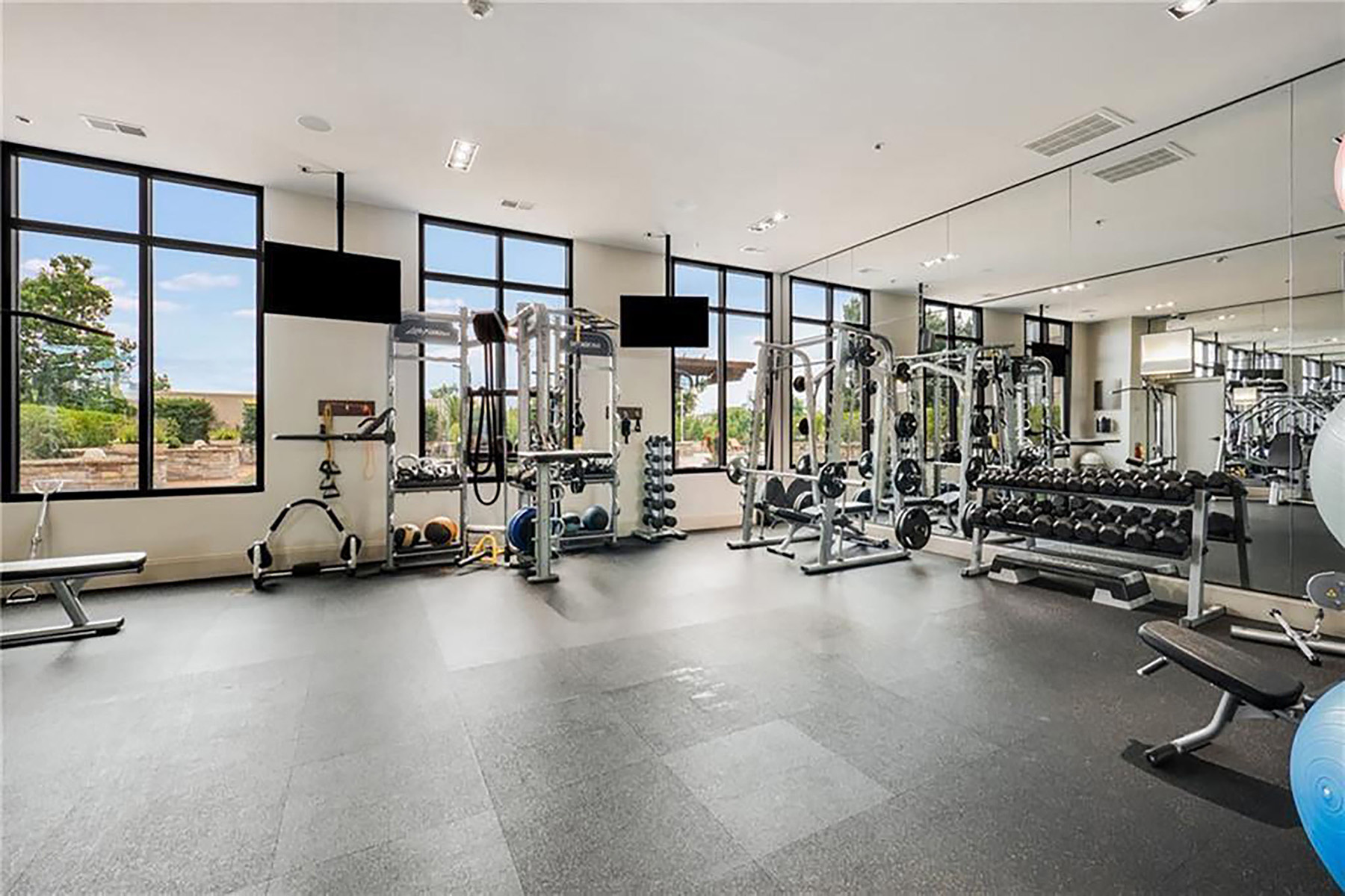 2233 Peachtree Road NE No. 902