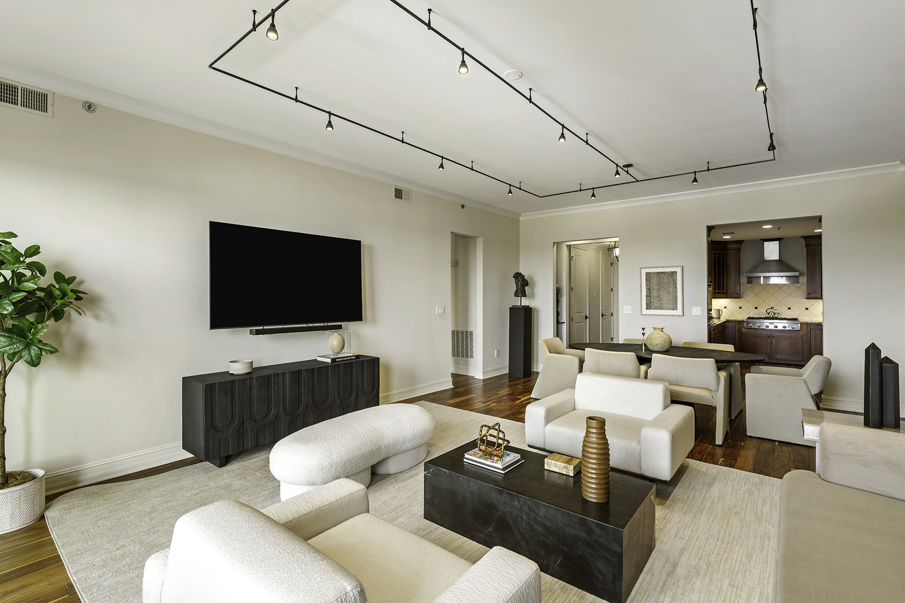 2233 Peachtree Road NE No. 902