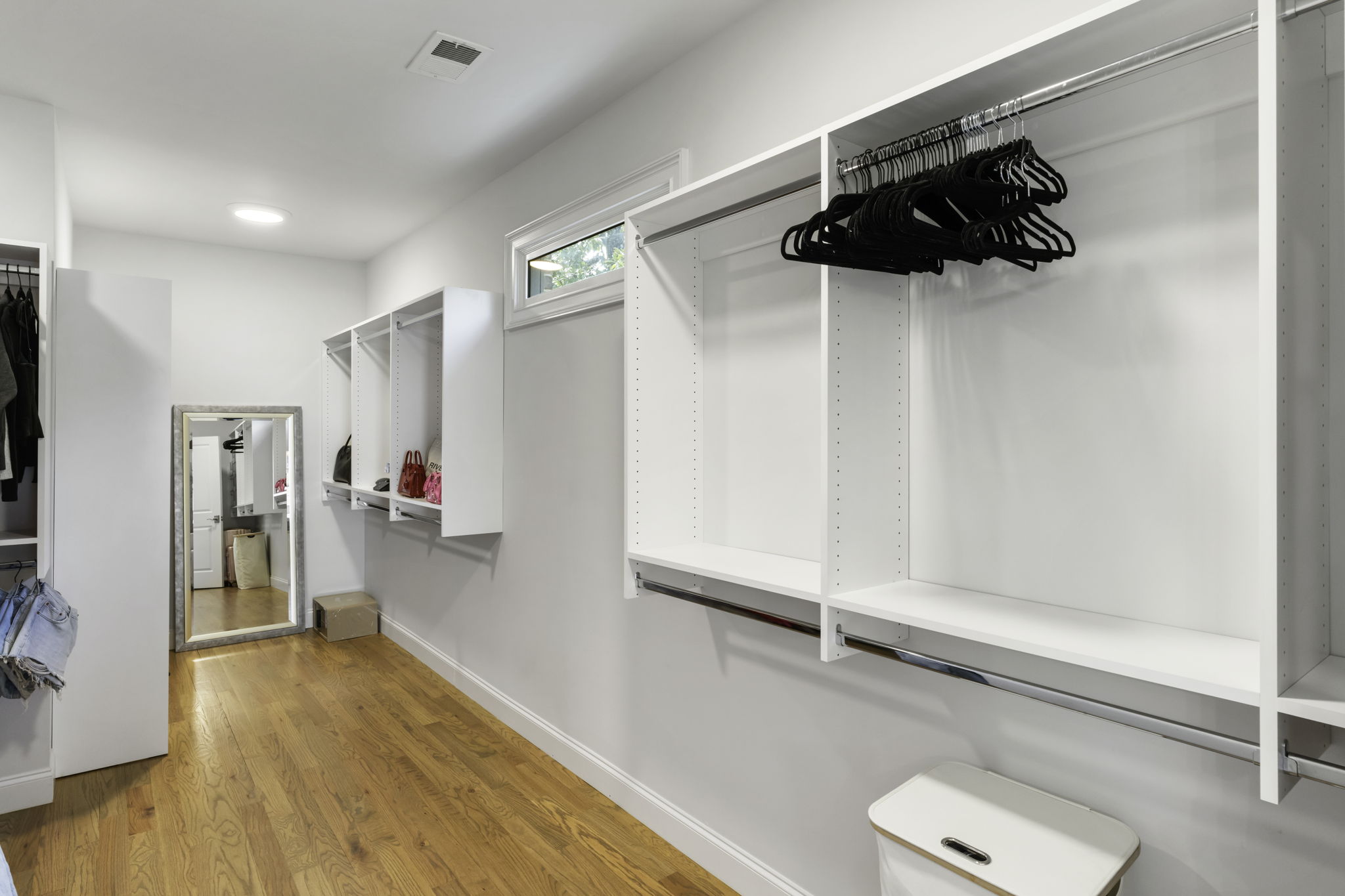 1720 Barclay Close