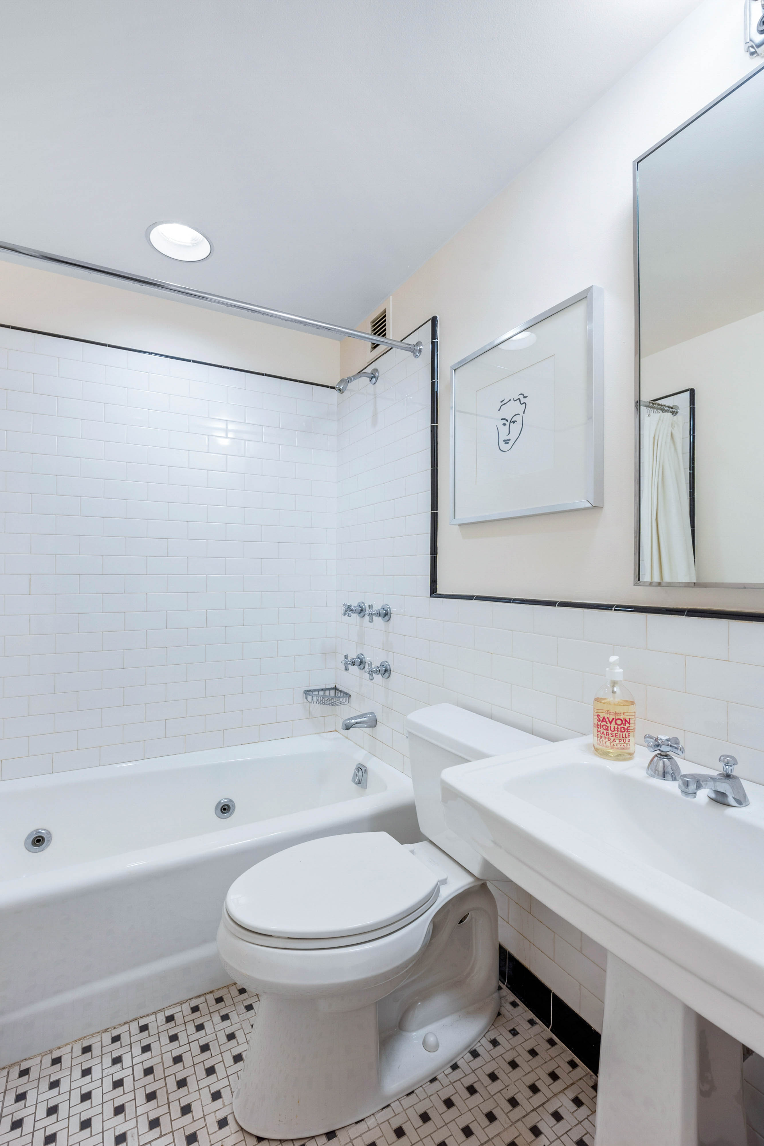 19 West 9th Street 2