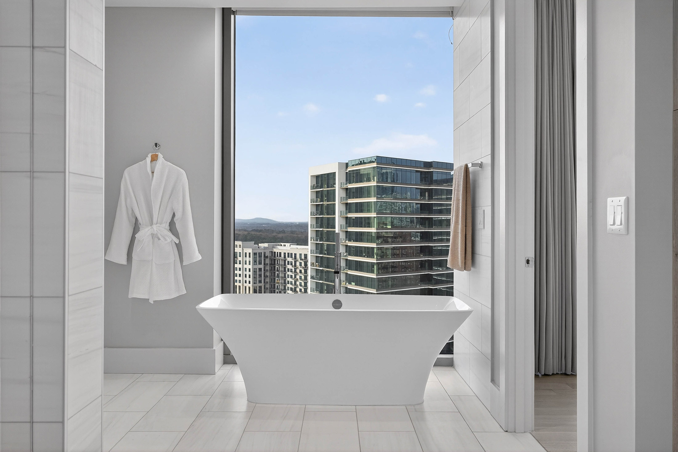 3107 Peachtree Road NE No. 1702