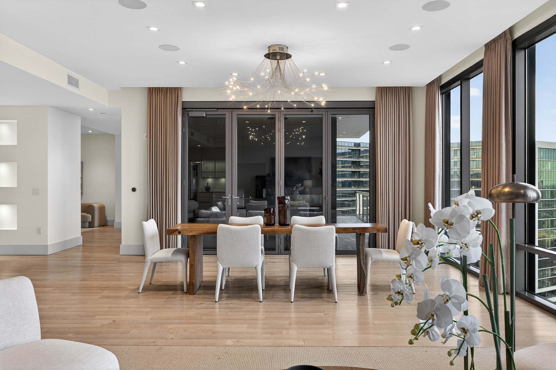 3107 Peachtree Road NE No. 1702