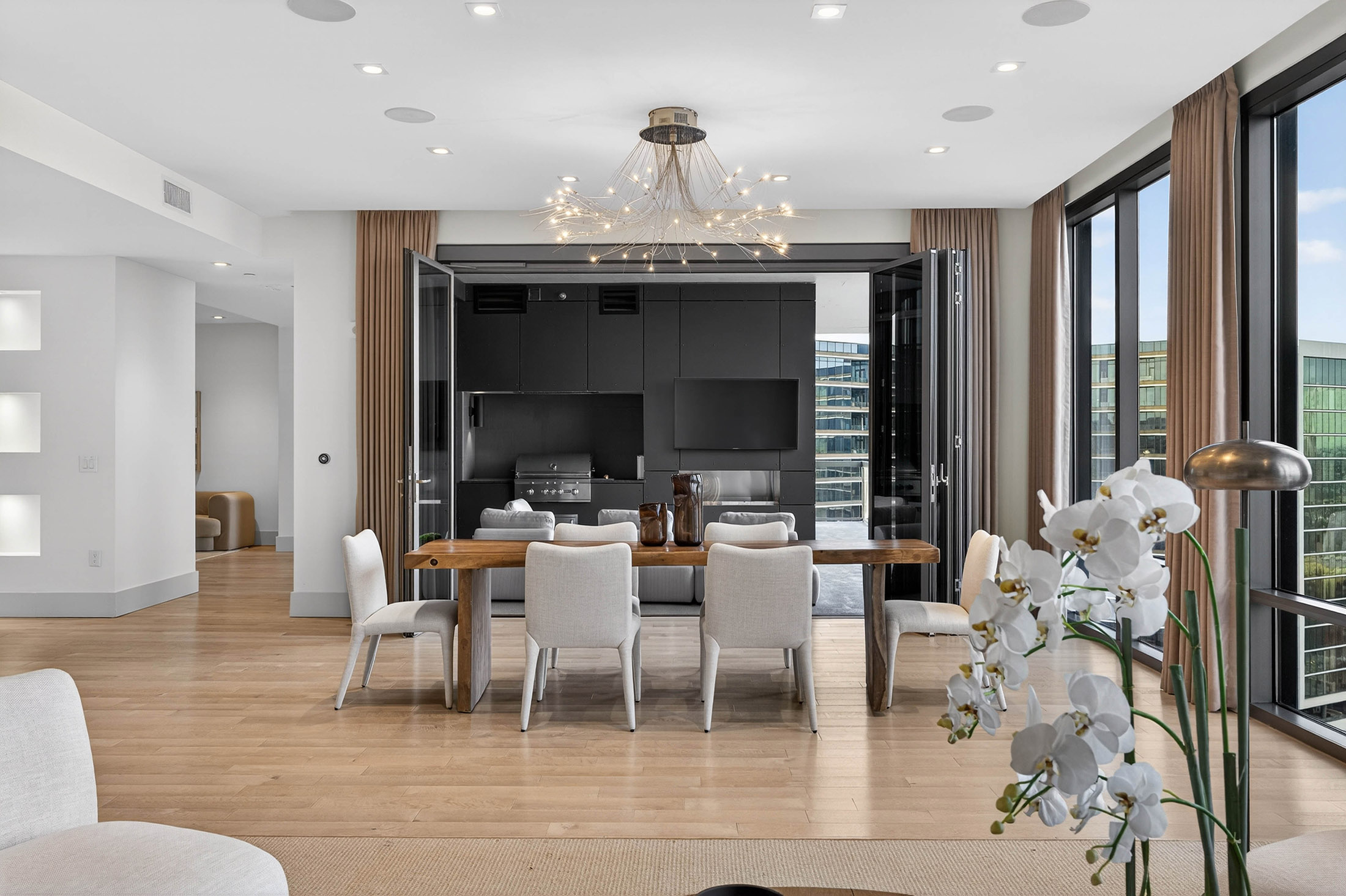 3107 Peachtree Road NE No. 1702