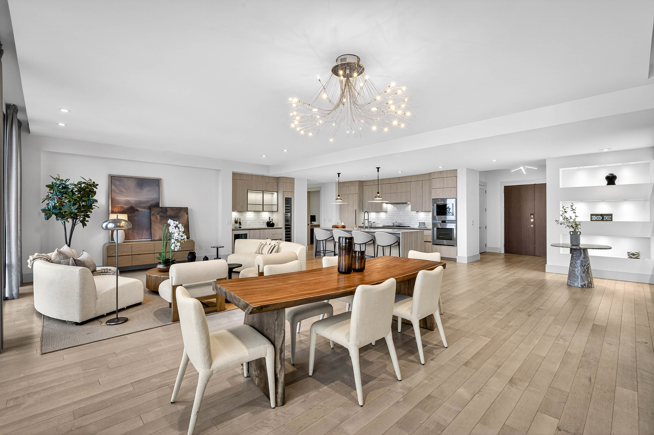 3107 Peachtree Road NE No. 1702