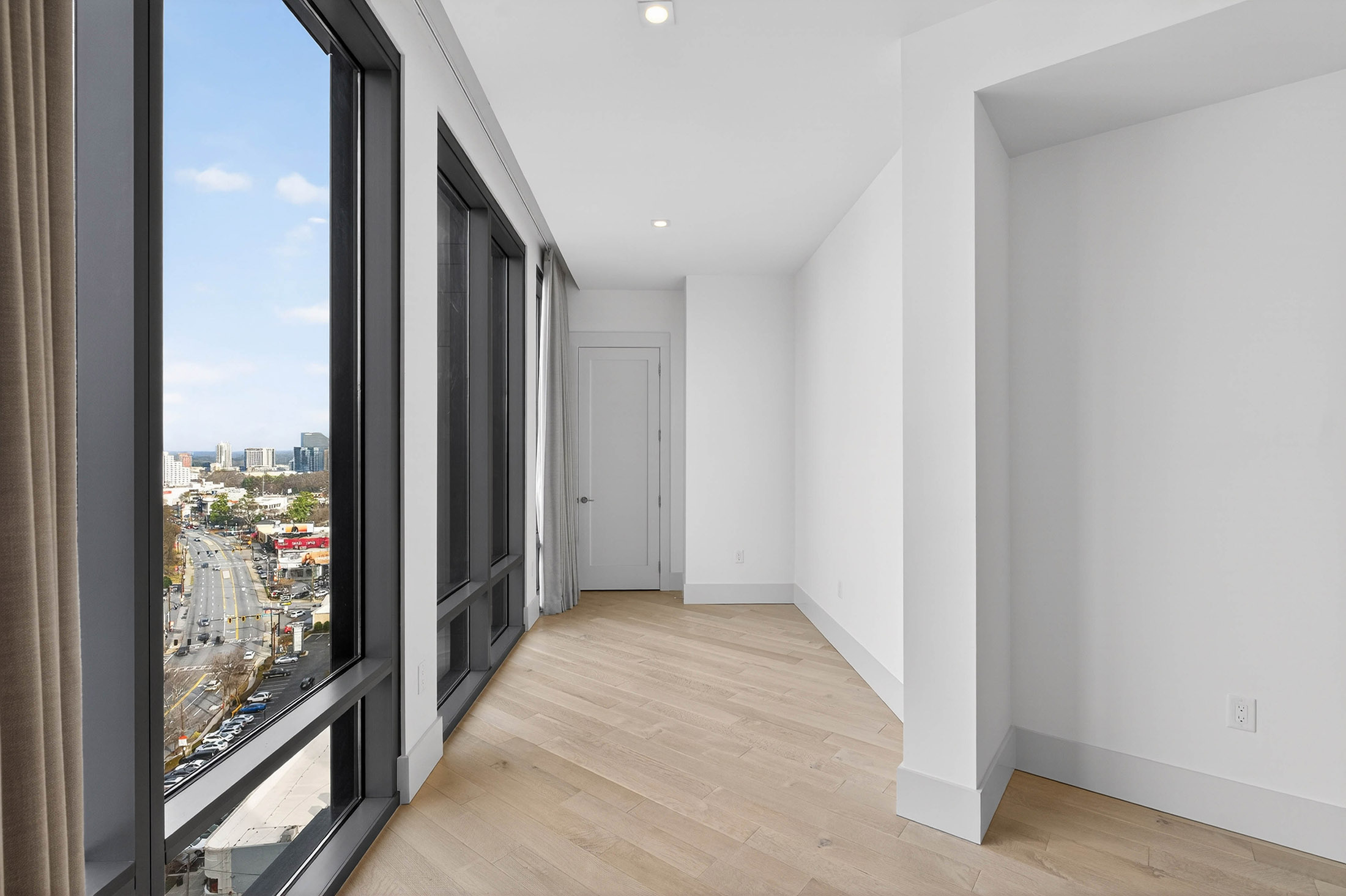 3107 Peachtree Road NE No. 1702