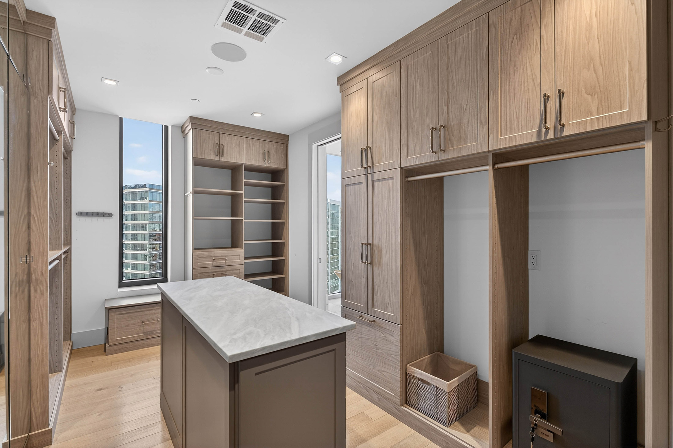 3107 Peachtree Road NE No. 1702