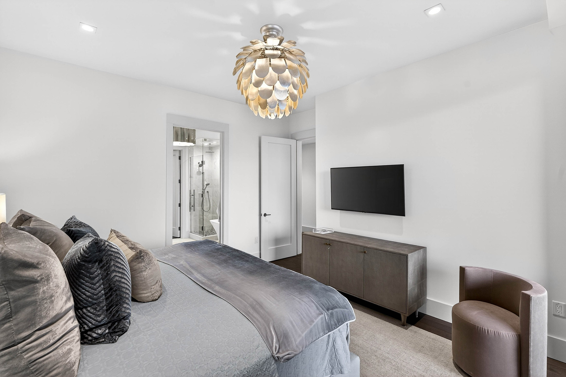 3107 Peachtree Road NE No. 1104