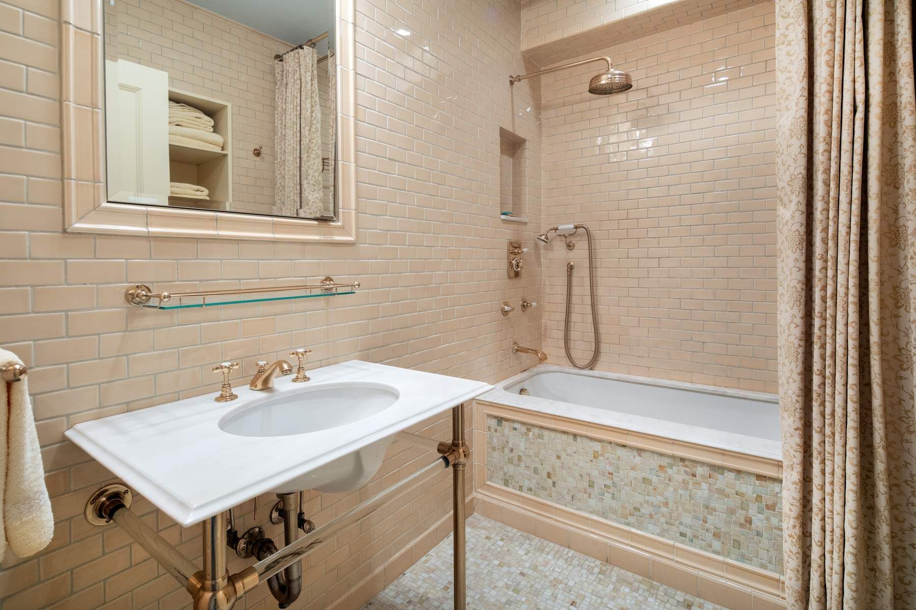 10 East 70th Street 10C