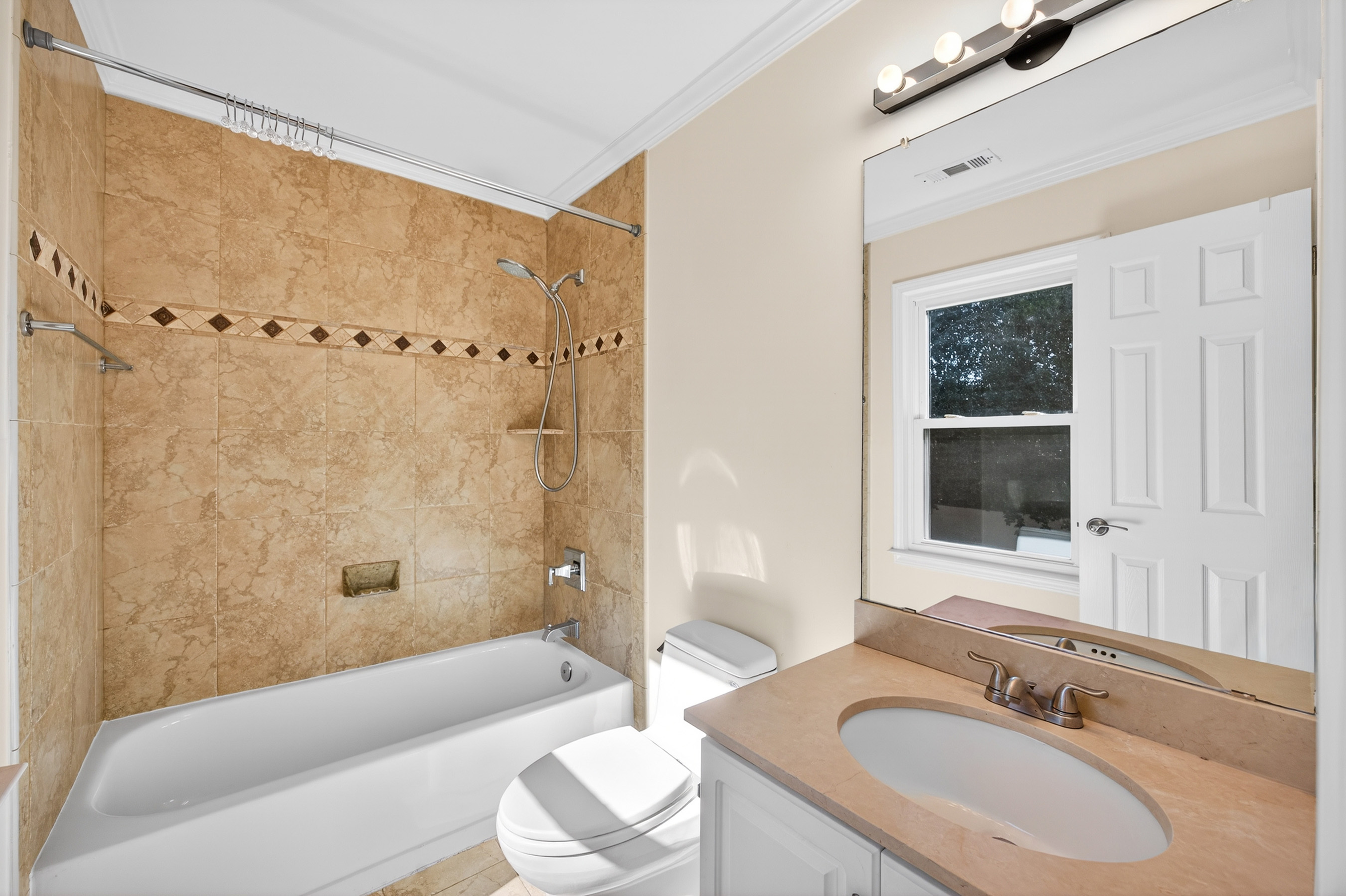 6 Wieuca Trace NE